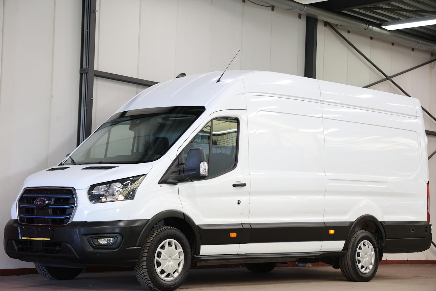 Ford E-Transit - 350 L4H3 Trend 68 kWh - AutoWereld.nl