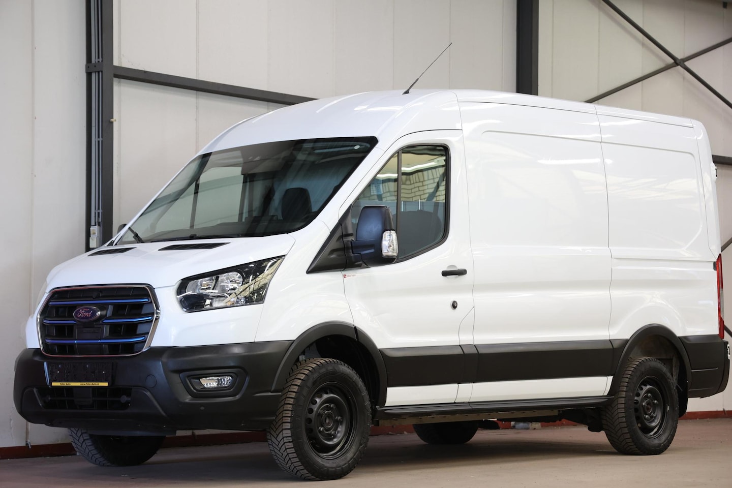 Ford E-Transit - 350 L2H2 Trend 68 kWh - AutoWereld.nl
