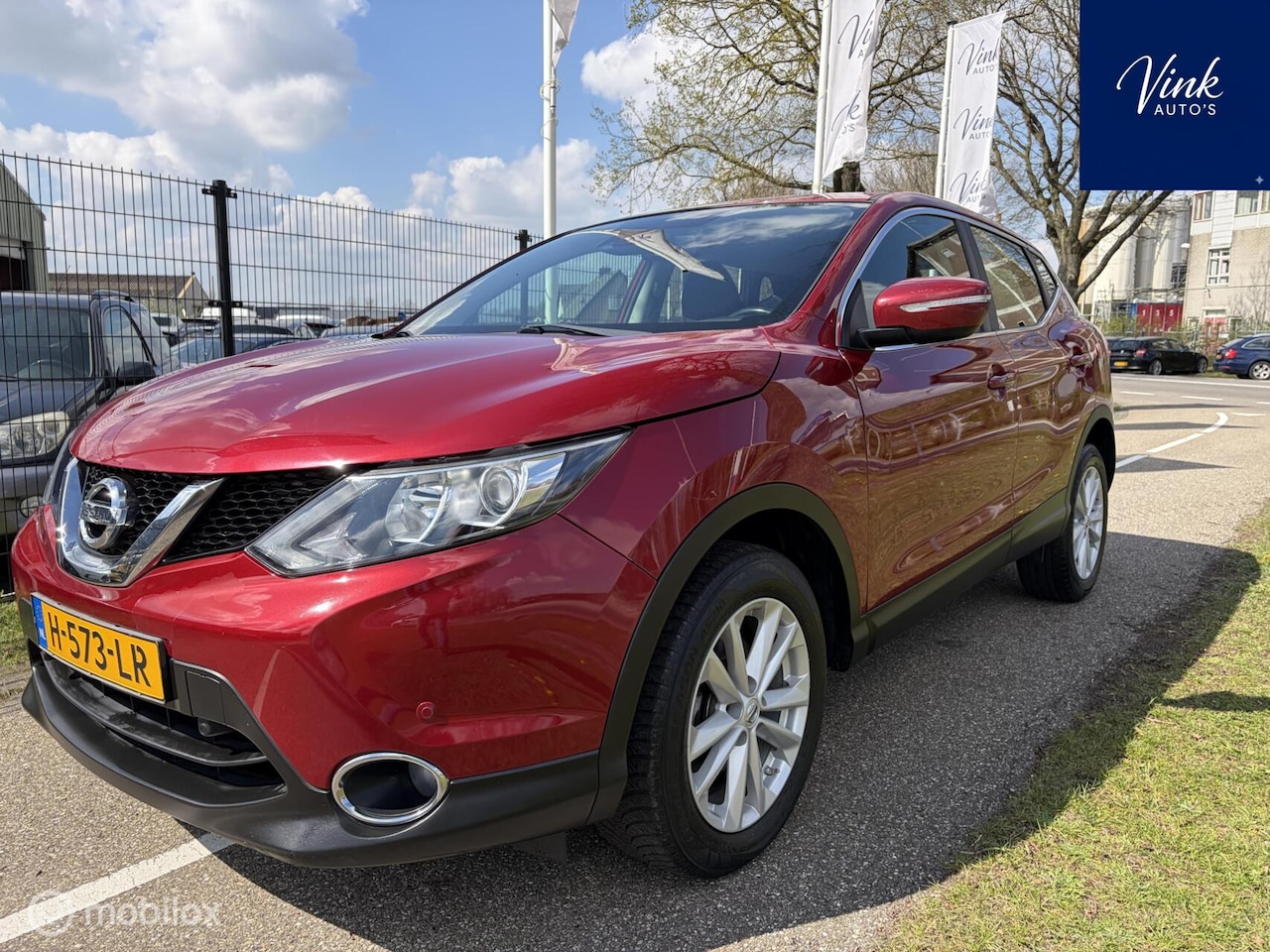 Nissan Qashqai - 1.2 Premier Edition | Line Assist | NAV | Camera | Trekhaak | Cruise & Climate Control | L - AutoWereld.nl