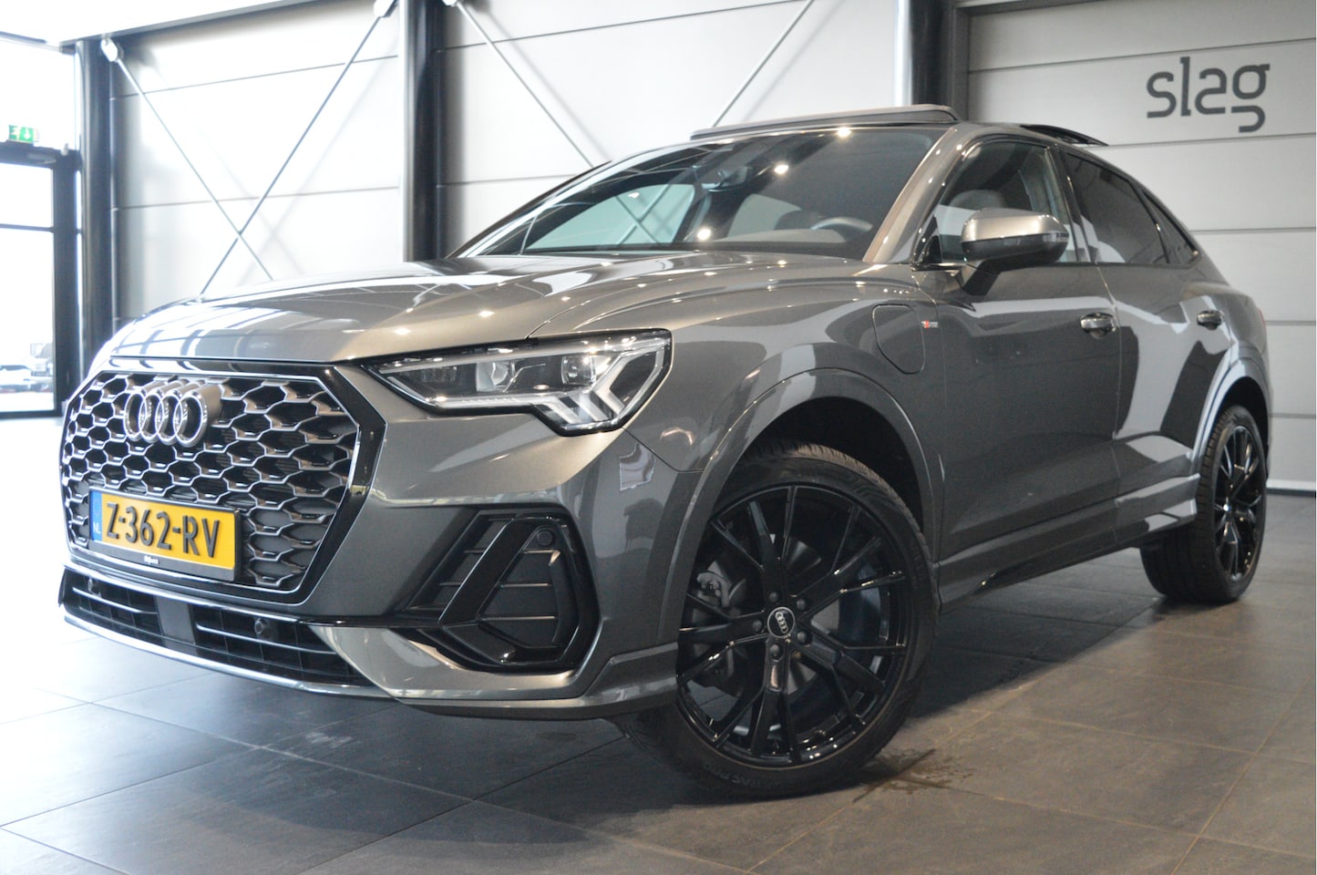 Audi Q3 Sportback - 45 TFSI e S-LINE Black Style pano trekhaak 20 inch !! - AutoWereld.nl