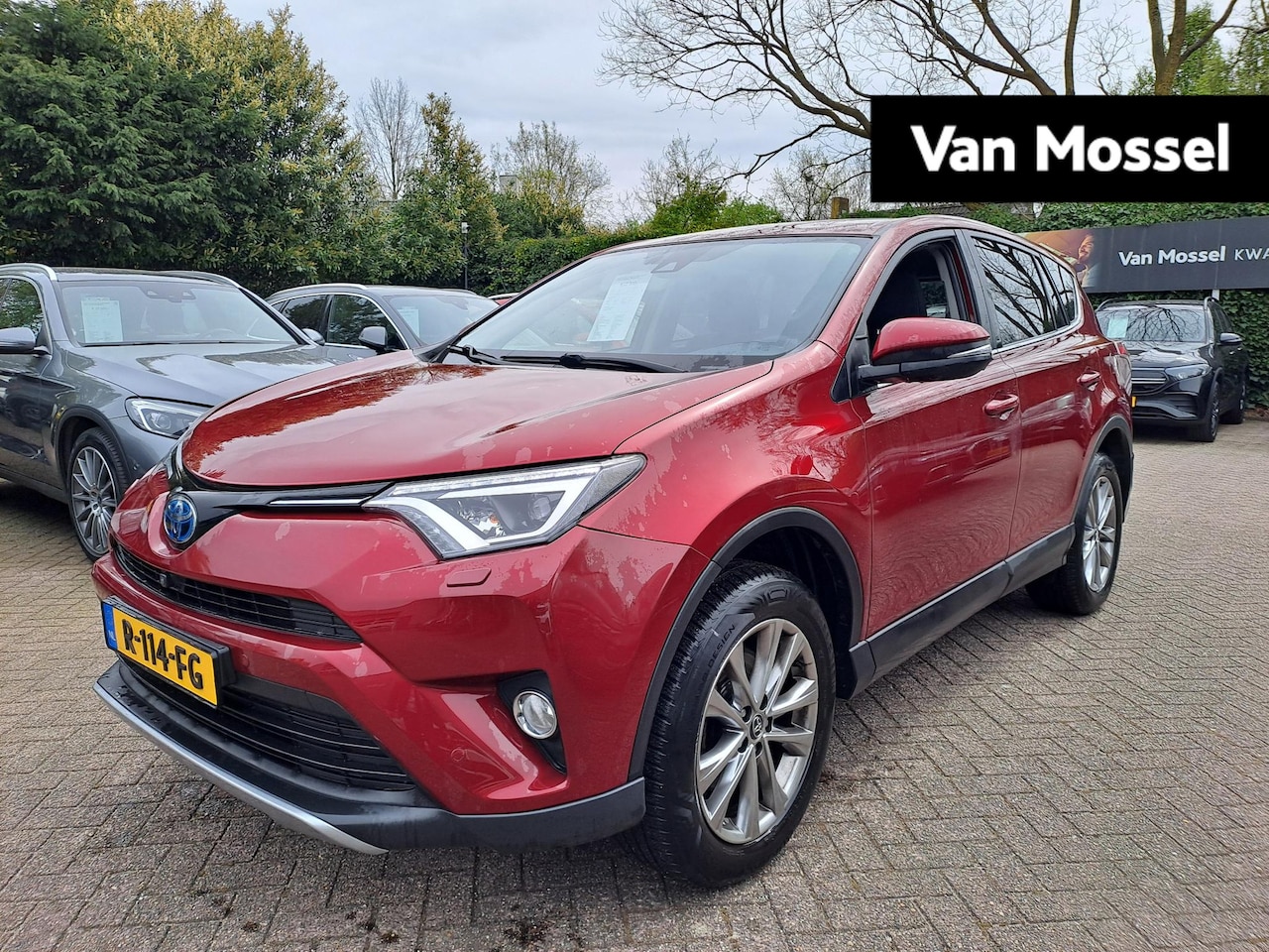 Toyota RAV4 - 2.5 Hybrid AWD Team D | LEER | CAMERA | NAVIGATIE | TREKHAAK | STOEL-STUURWIELVERWARMING - AutoWereld.nl