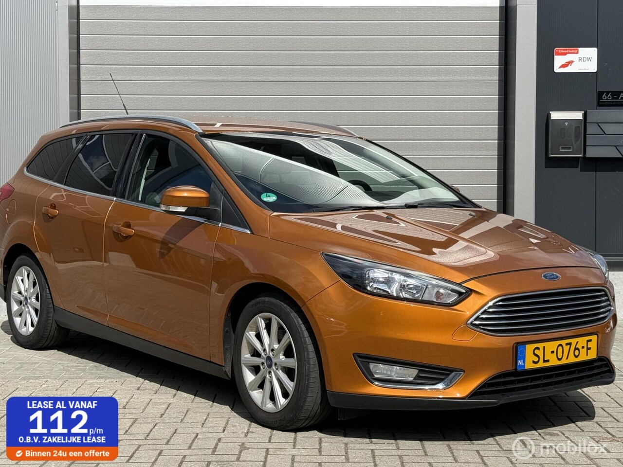 Ford Focus Wagon - 1.0 Titanium speciale Oranje kleur - AutoWereld.nl