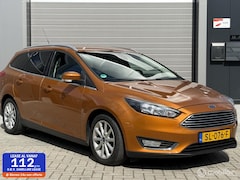 Ford Focus Wagon - 1.0 Titanium speciale Oranje kleur