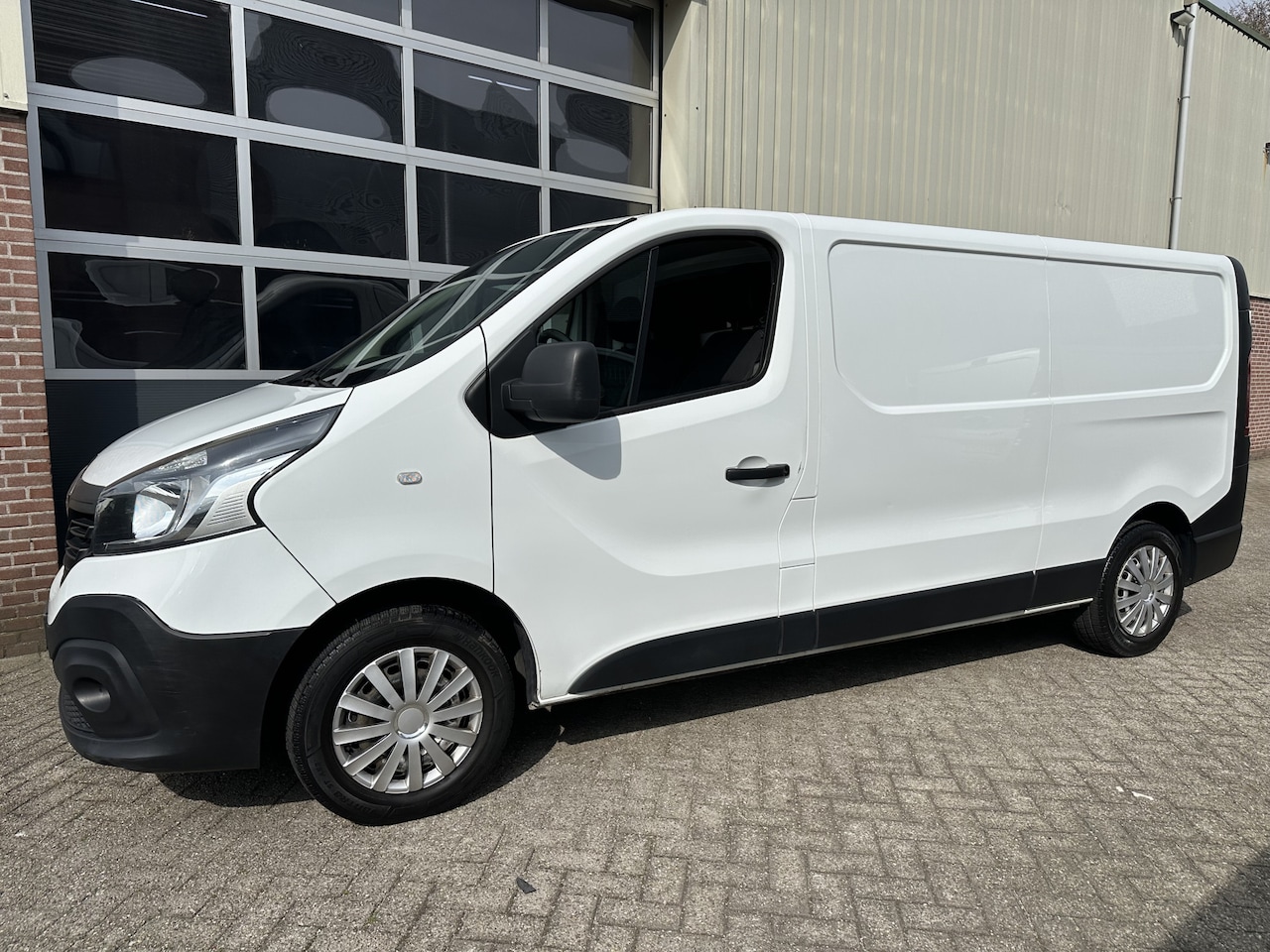 Renault Trafic - 1.6 dCi T29 L2H1 Airco,Cruise,Navi,Pdc,Trekh 3 persoons - AutoWereld.nl