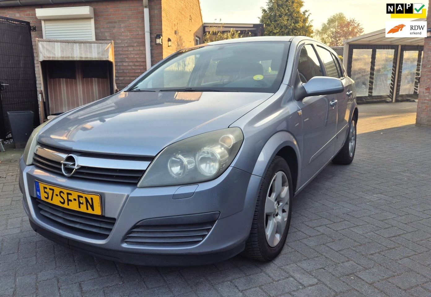 Opel Astra - 1.6 Edition Airco Cruise 16 Inch Sportvelgen - AutoWereld.nl