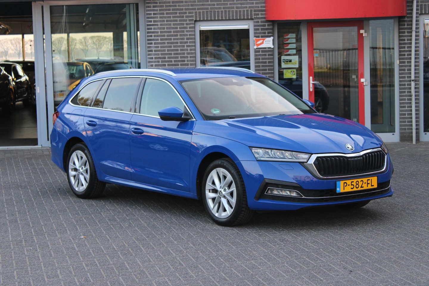 Skoda Octavia Combi - 1.0 e-TSI Business Edition Plus Camera/Headup/Led - AutoWereld.nl