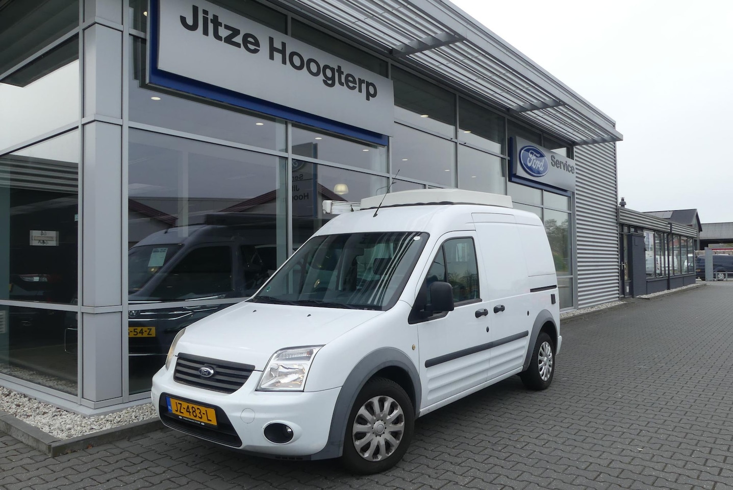 Ford Transit Connect - APK TOT 7-1-2027, NIEUWE DISTRIBUTIE, TREKHAAK (1.200KG), CRUISE, AIRCO, NAVI, ELEKT. RAME - AutoWereld.nl