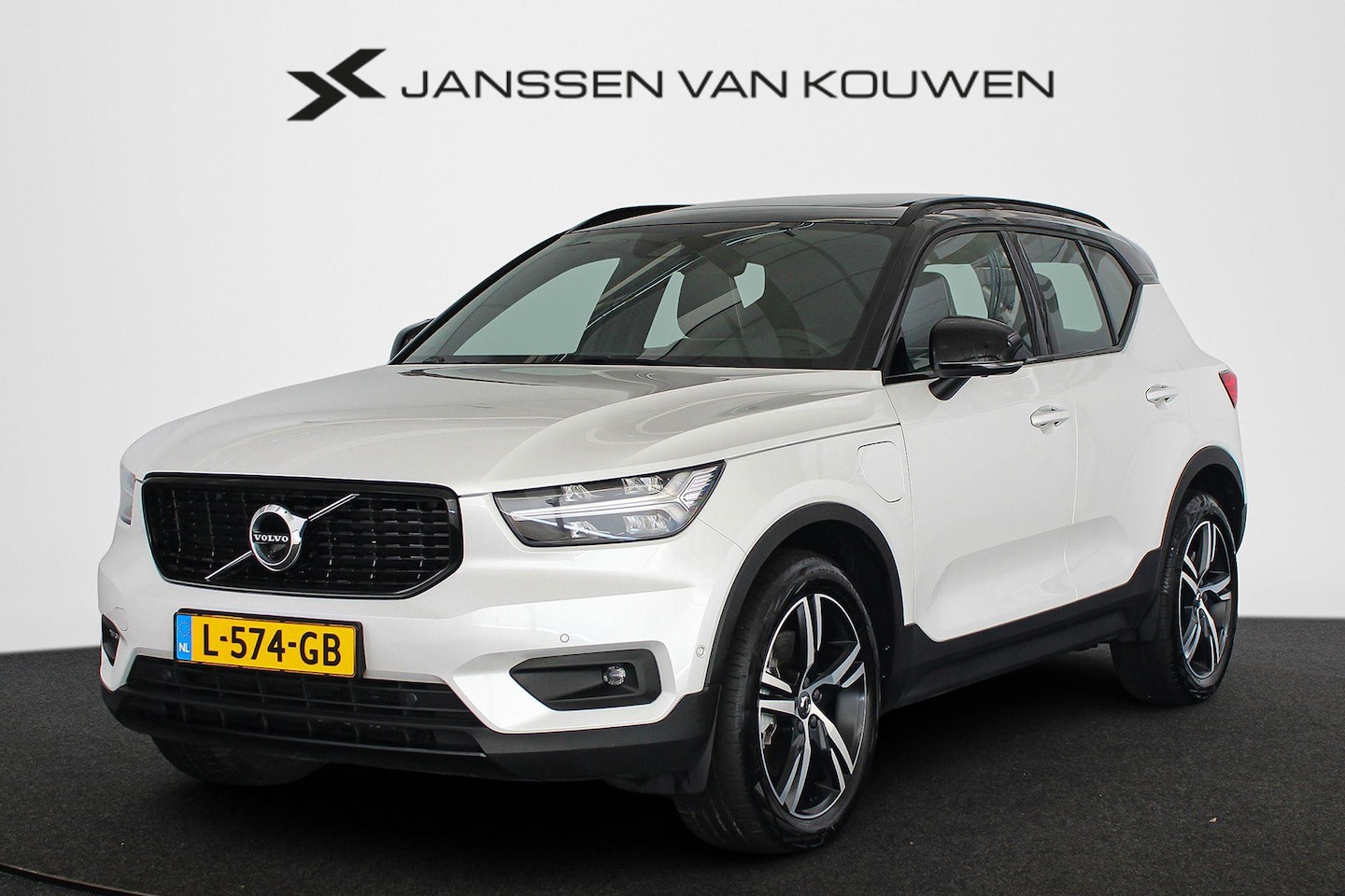 Volvo XC40 - 1.5 T5 Recharge R-Design Pano Stoelverwarming Harman Kardon 360-Camera - AutoWereld.nl