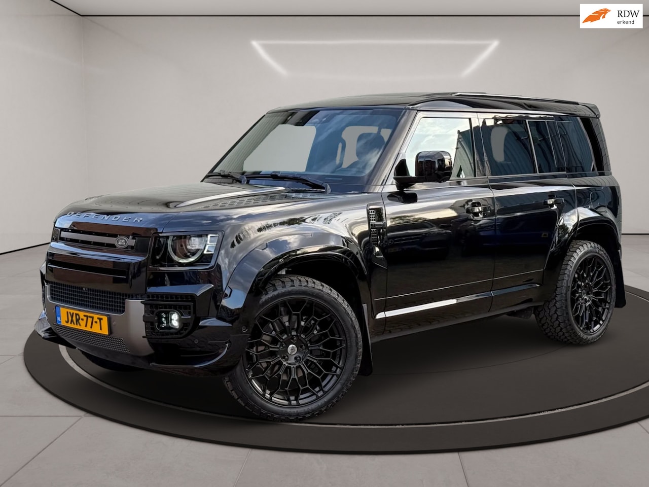 Land Rover Defender 110 - 2.0 P300e 110 X-Dynamic * URBAN WIDE TRACK * 5 JAAR GARANTIE *PANORAMA * MERIDIAN AUDIO * - AutoWereld.nl
