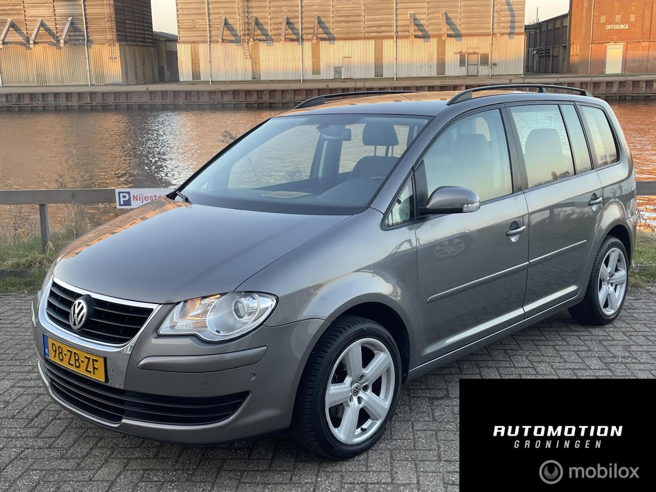 Volkswagen Touran - 1.4 TSI Highline Business PDC trekhaak - AutoWereld.nl