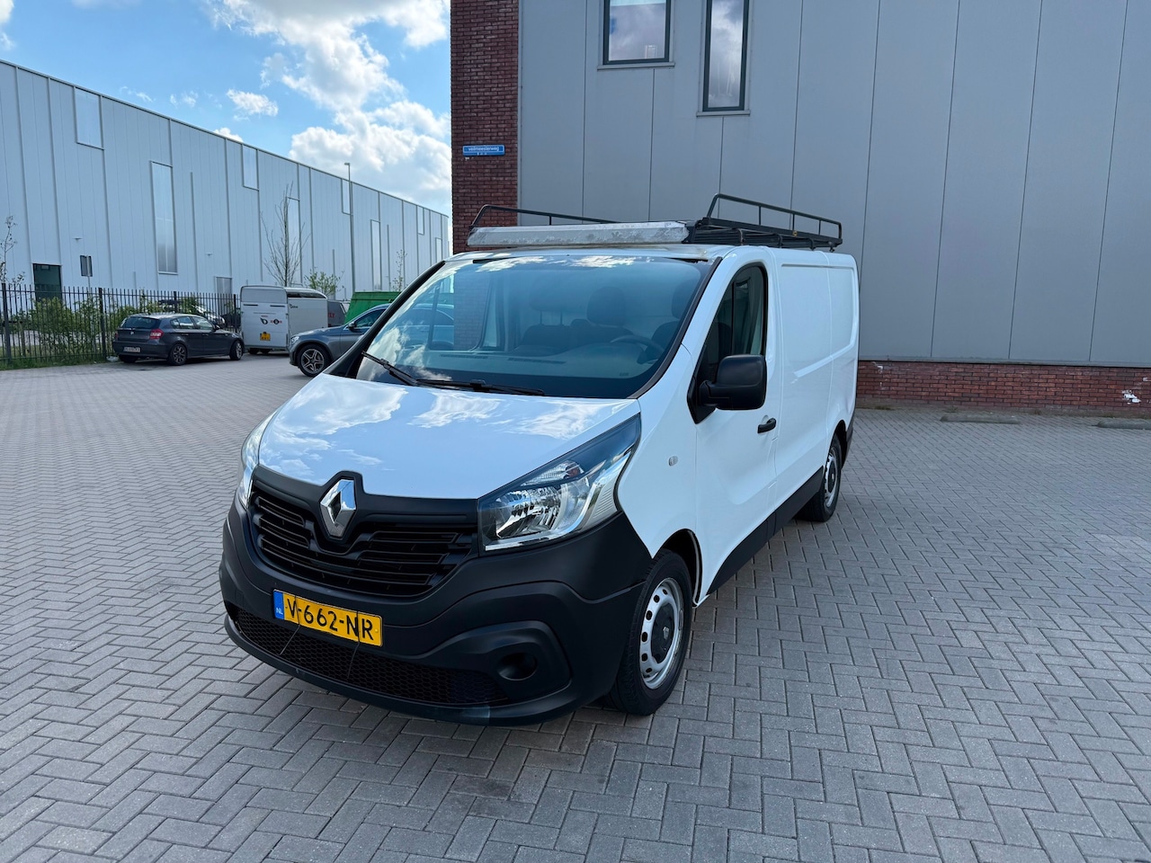 Renault Trafic - 1.6 dCi T27 L1H1 Générique 180.000 Nap Airco Nw Apk Wit 2018 - AutoWereld.nl