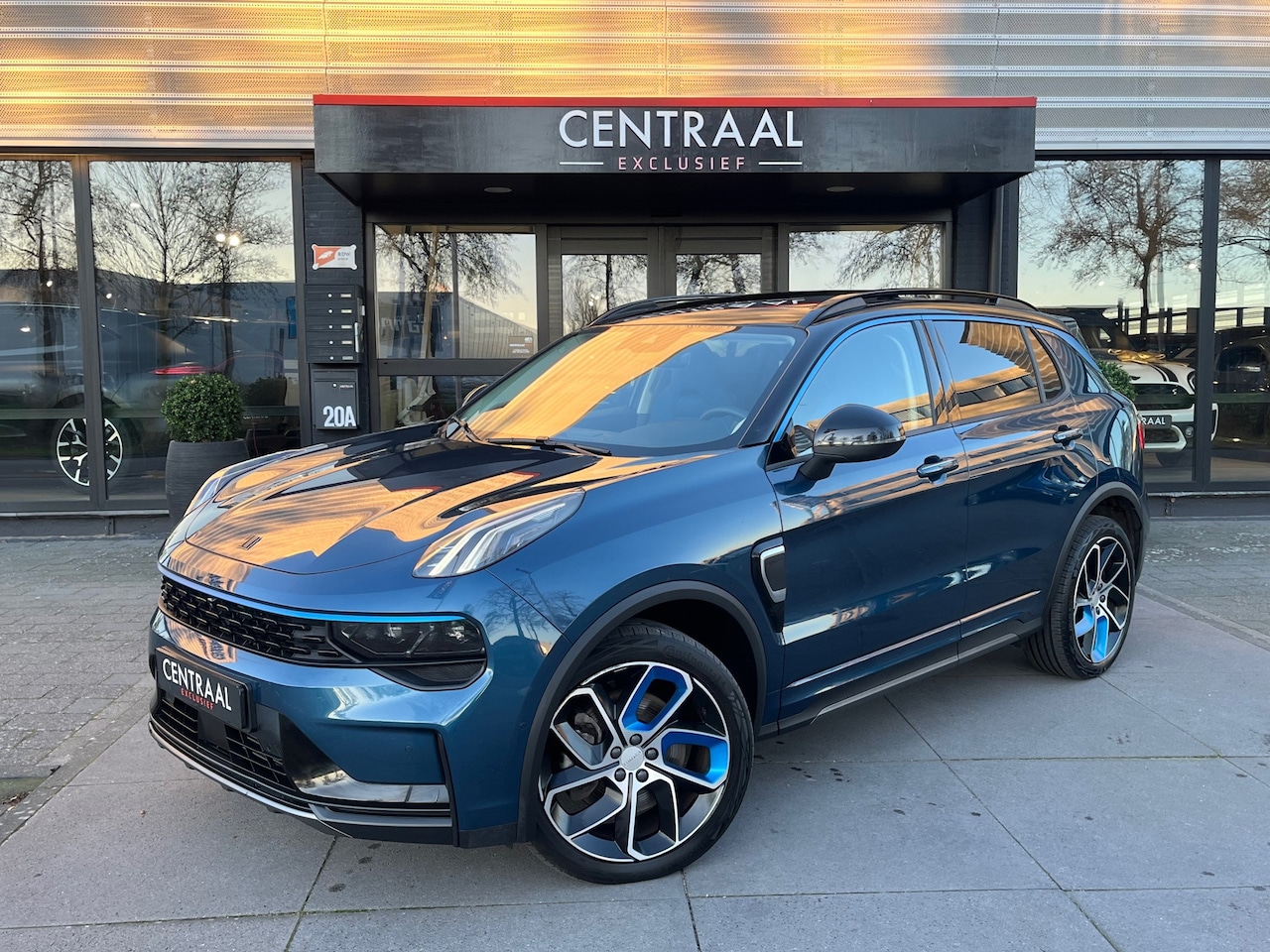 Lynk & Co 01 - 1.5 262PK|Pano|Infinity|BTW|Memory|360Camera|ACC|Carplay|Ambient Light|Keyless - AutoWereld.nl
