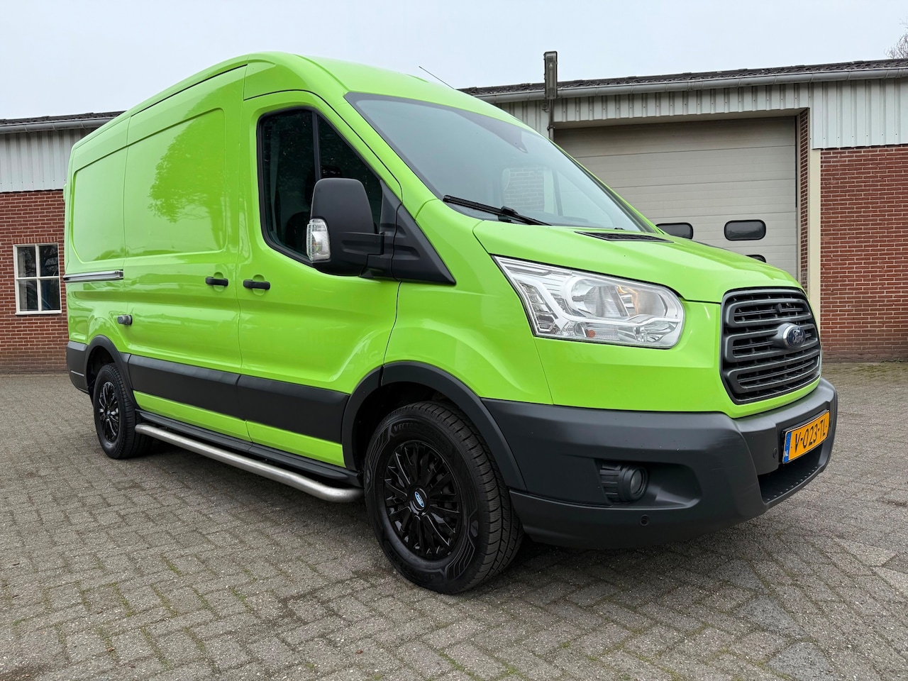 Ford Transit - 330 2.0 TDCI L2H2 E6 stoelverwarming airco cruise lane assist - AutoWereld.nl