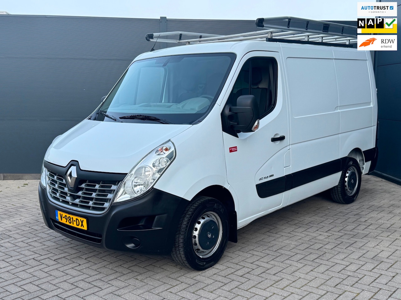 Renault Master - T35 2.3 dCi L1H2 / Camera / Trekhaak / Nap - AutoWereld.nl