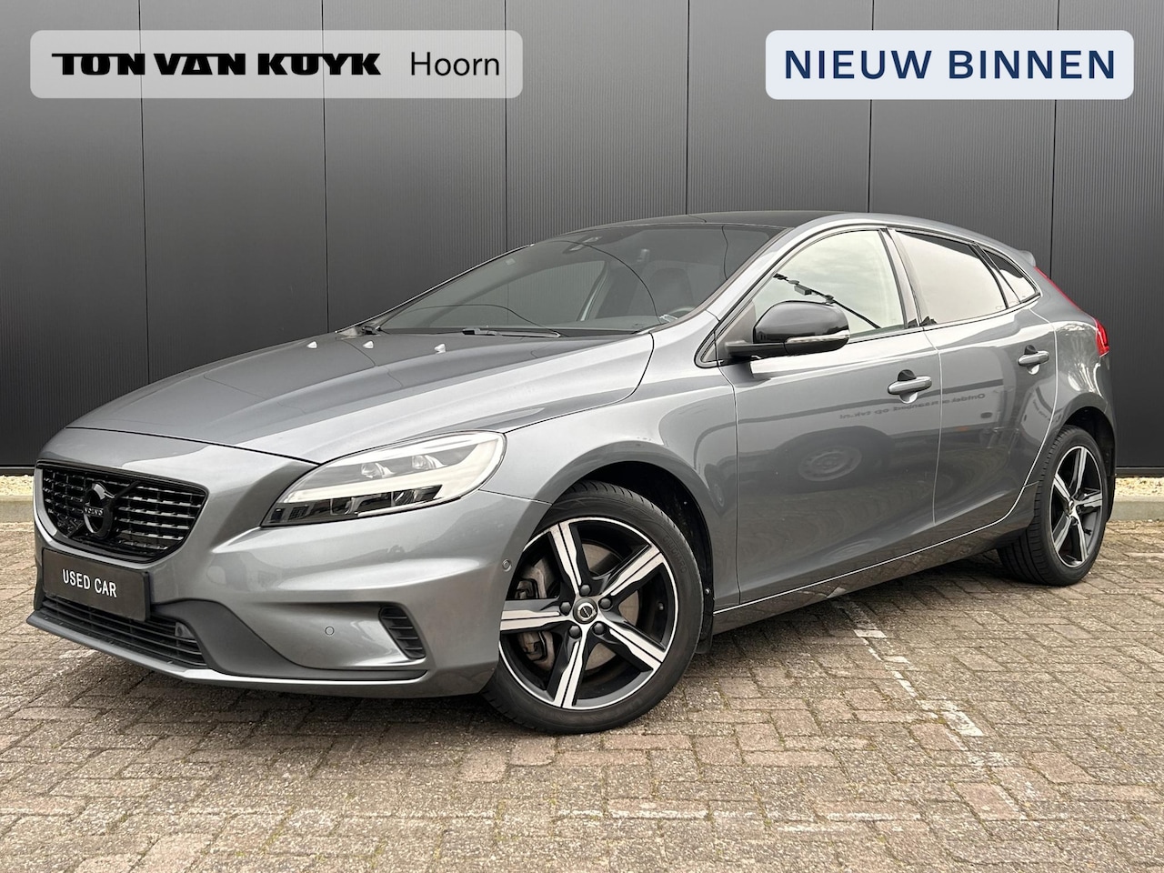 Volvo V40 - 2.0 T4 Business Sport Panorama dak / leer / park assist camera / Navigatie / stoelverwarmi - AutoWereld.nl