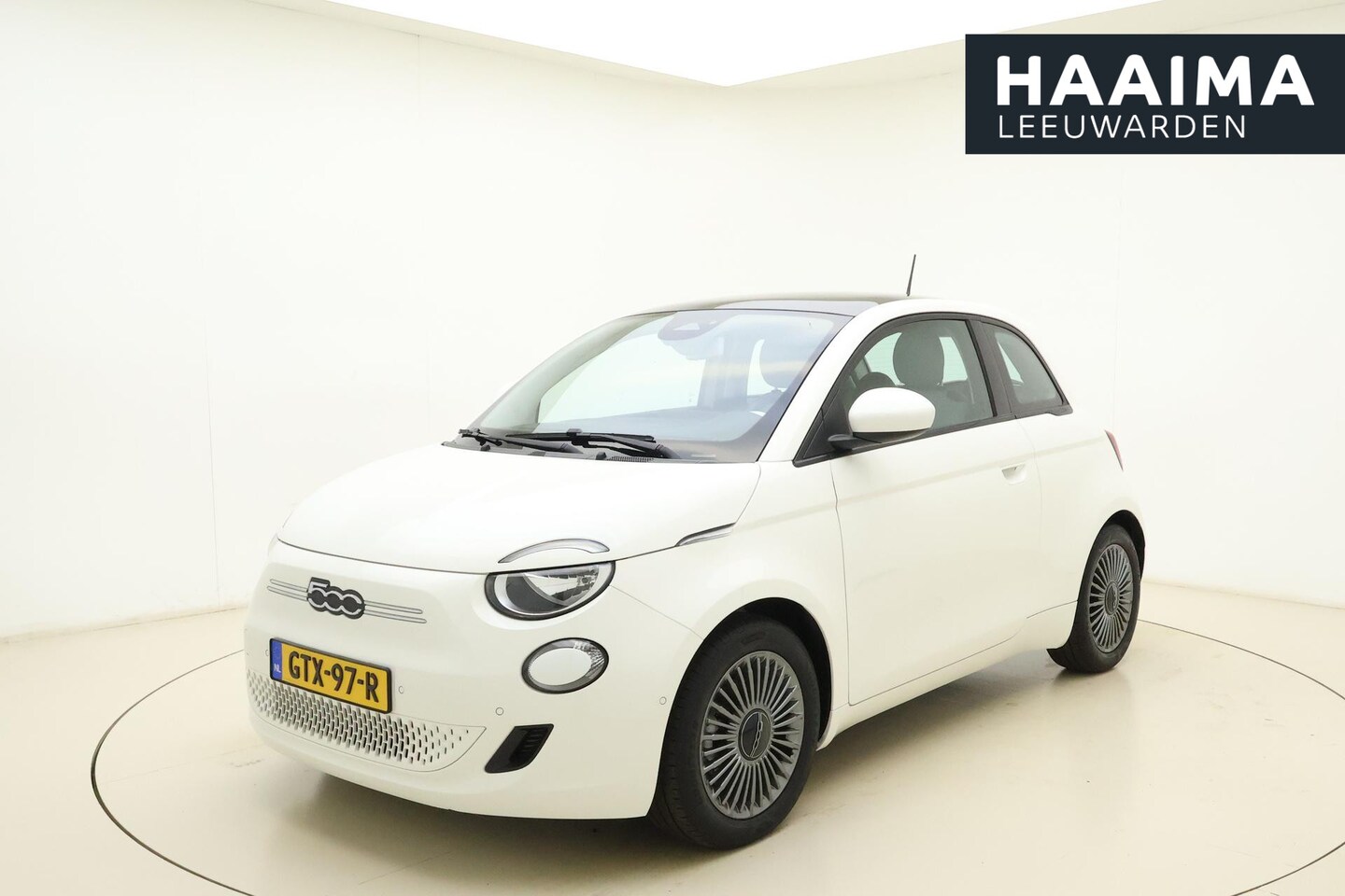 Fiat 500 - Icon 42 kWh | Werinig kilometers | Climate control | Navigatie | Keyless | Camera | Panora - AutoWereld.nl