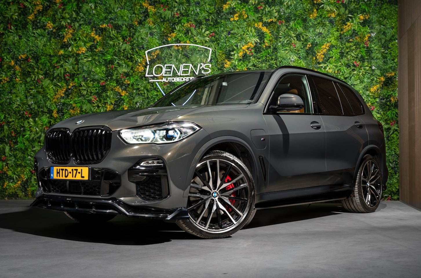 BMW X5 - XDrive45e High Executive M-Sport / Dravitgrau / Pano / H&K / - AutoWereld.nl