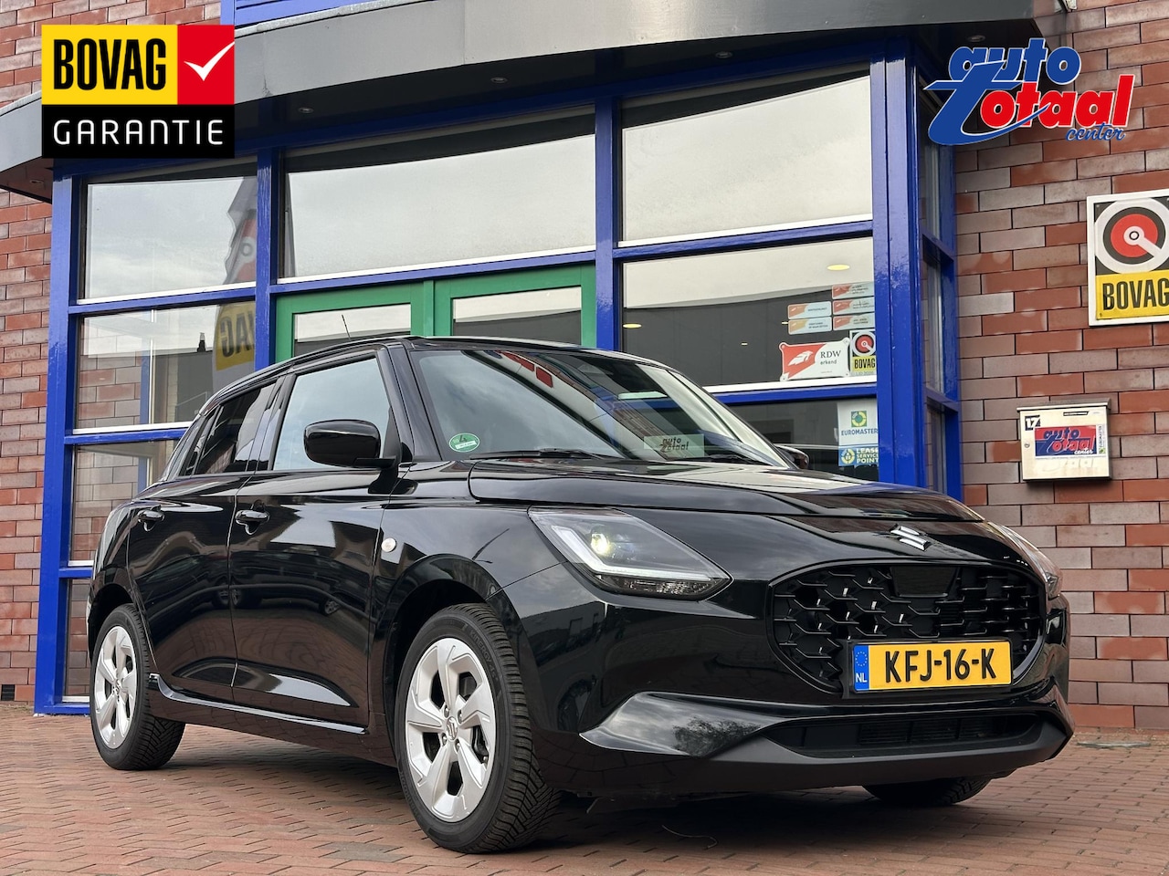 Suzuki Swift - 1.2 Select Smart Hybrid | Keyless | Camera en Sensoren | Lage tellerstand - AutoWereld.nl