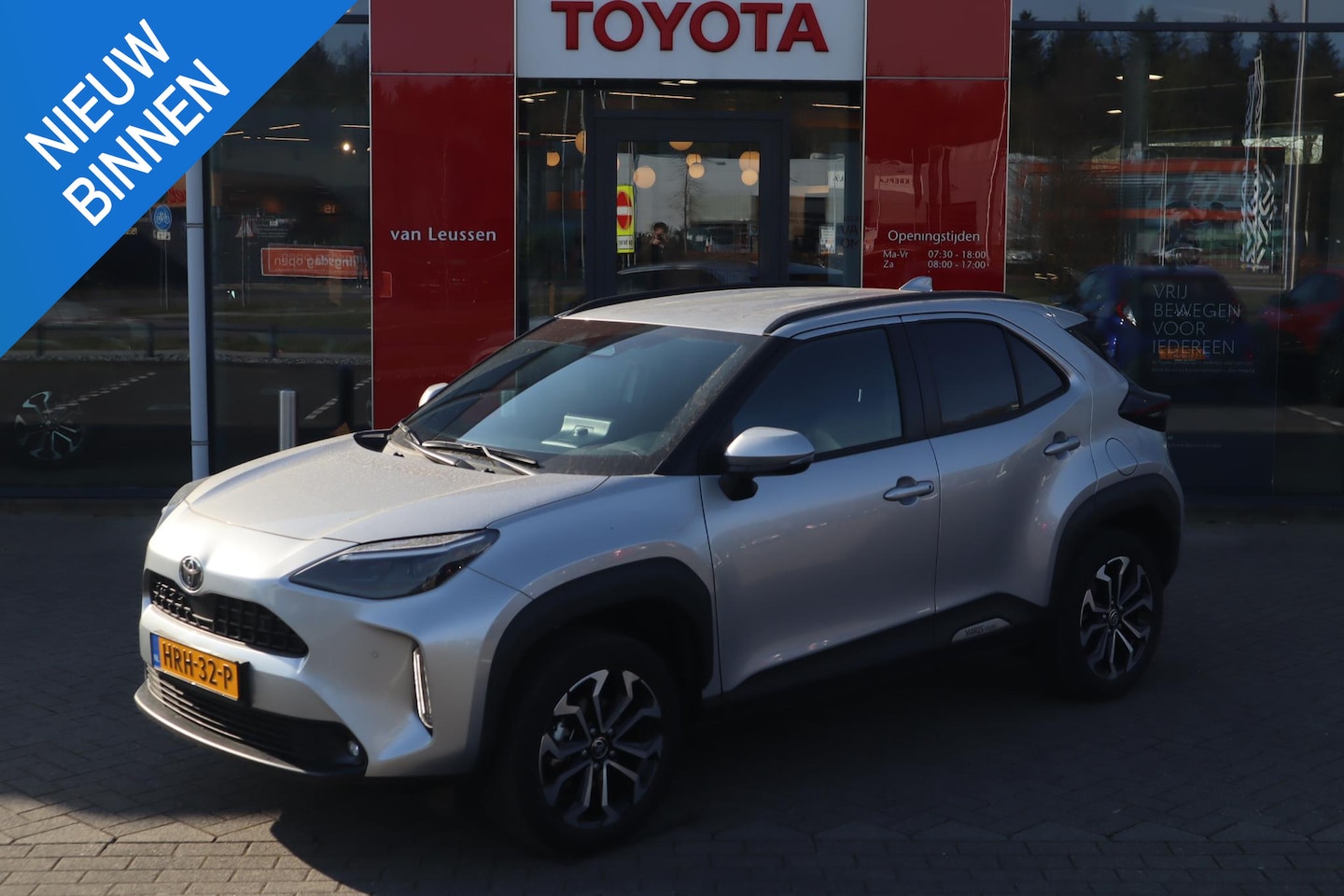 Toyota Yaris Cross - 1.5 HYBRID FIRST EDITION NL-AUTO STOEL/STUURVERW P-SENSOREN BLIND-SPOT KEYLESS 17'' LM-VEL - AutoWereld.nl