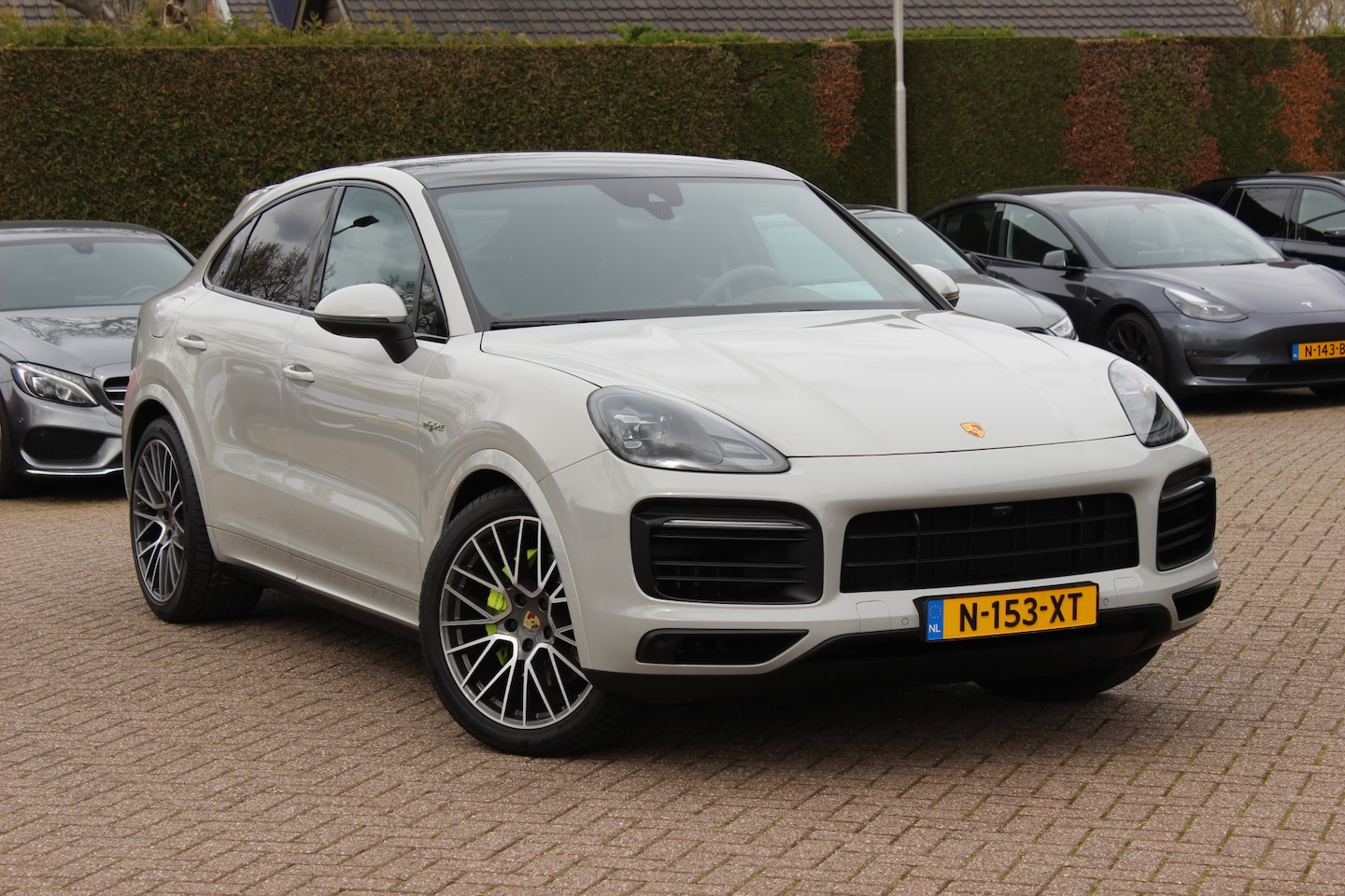 Porsche Cayenne Coupé - 3.0 E-Hybrid / Panoramadak / 360Camera / Sportdesign+Chrono / Luchtvering / 22'' / Sportui - AutoWereld.nl