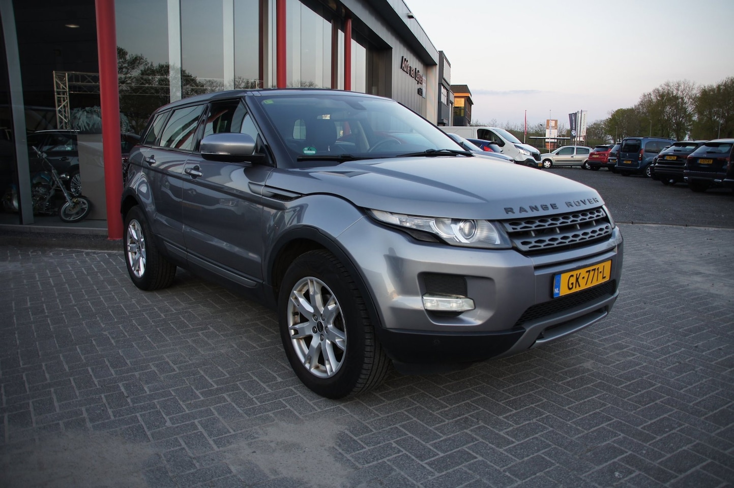 Land Rover Range Rover Evoque - 2.2 TD4 4WD Prestige 2.2 TD4 4WD Prestige - AutoWereld.nl