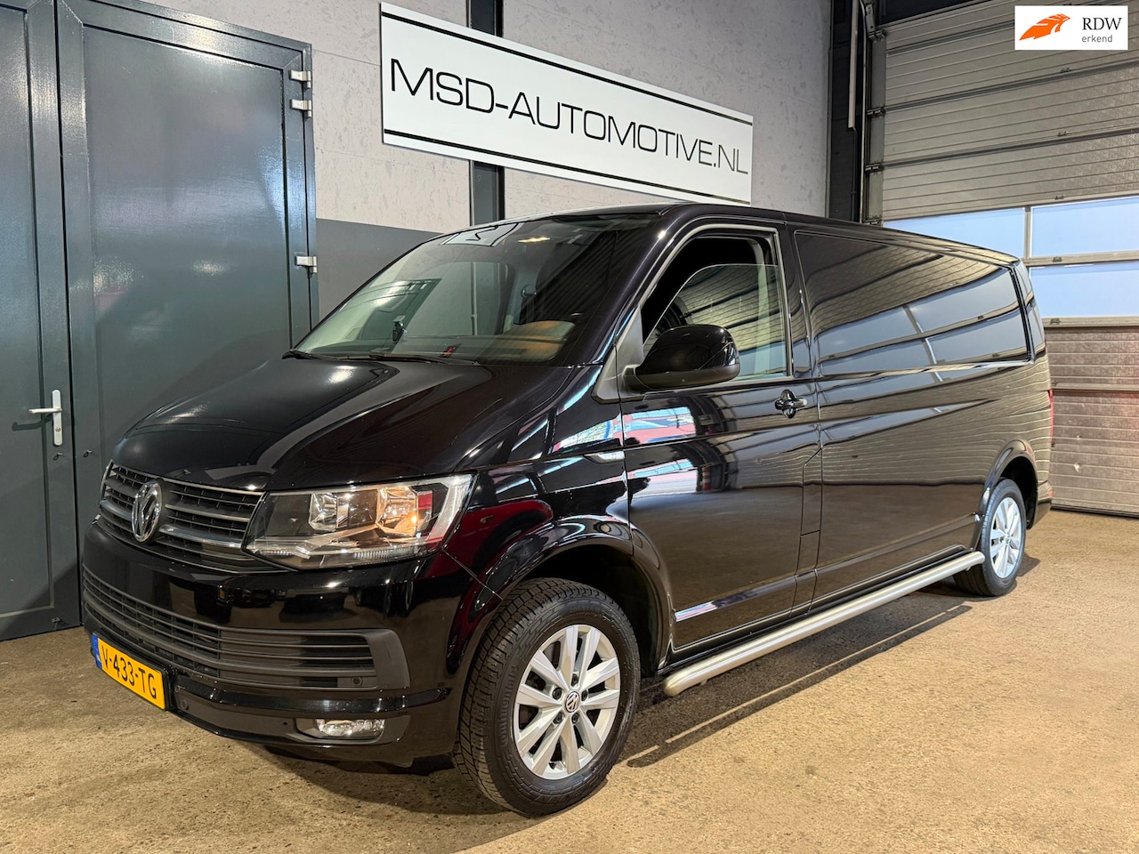 Volkswagen Transporter - 2.0 TDI L2H1 Highline|140PK Automaat|Carplay|Cruise|NAP ! - AutoWereld.nl