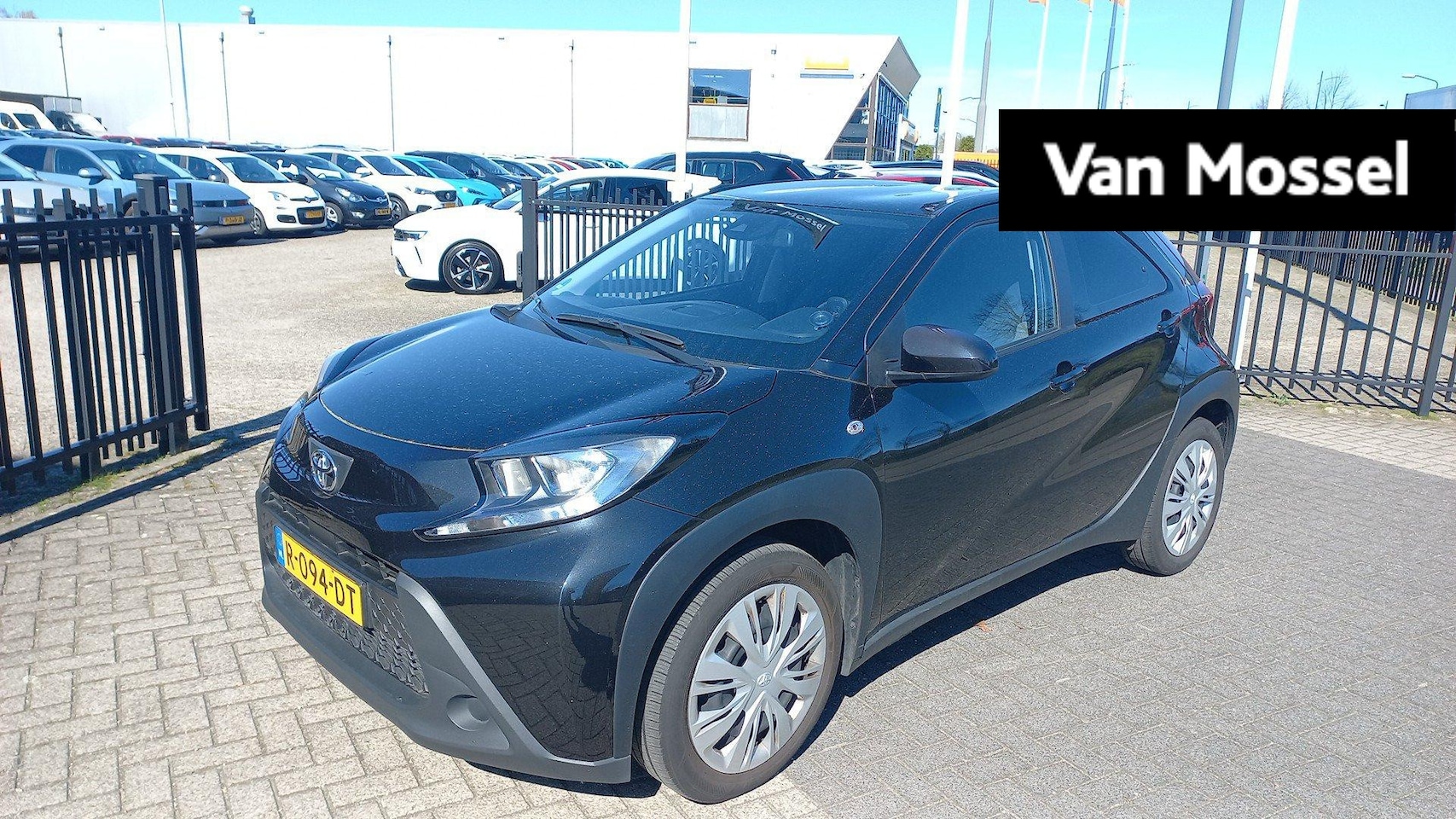 Toyota Aygo X - 1.0 VVT-i MT play 1.0 VVT-i MT Play - AutoWereld.nl