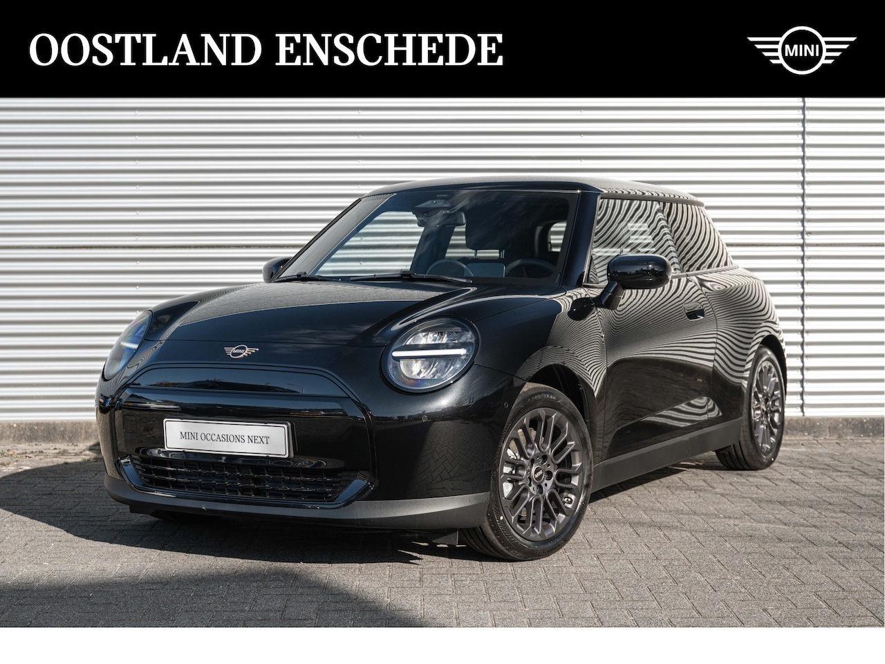 MINI Cooper - Hatchback E Black Yard / LED / Head-Up / Parking Assistant / Stoelverwarming - AutoWereld.nl