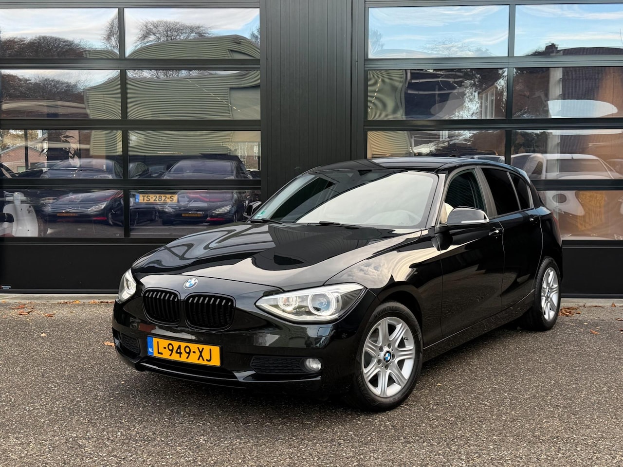 BMW 1-serie - 116i Executive Xenon Carplay Stoelverw. - AutoWereld.nl