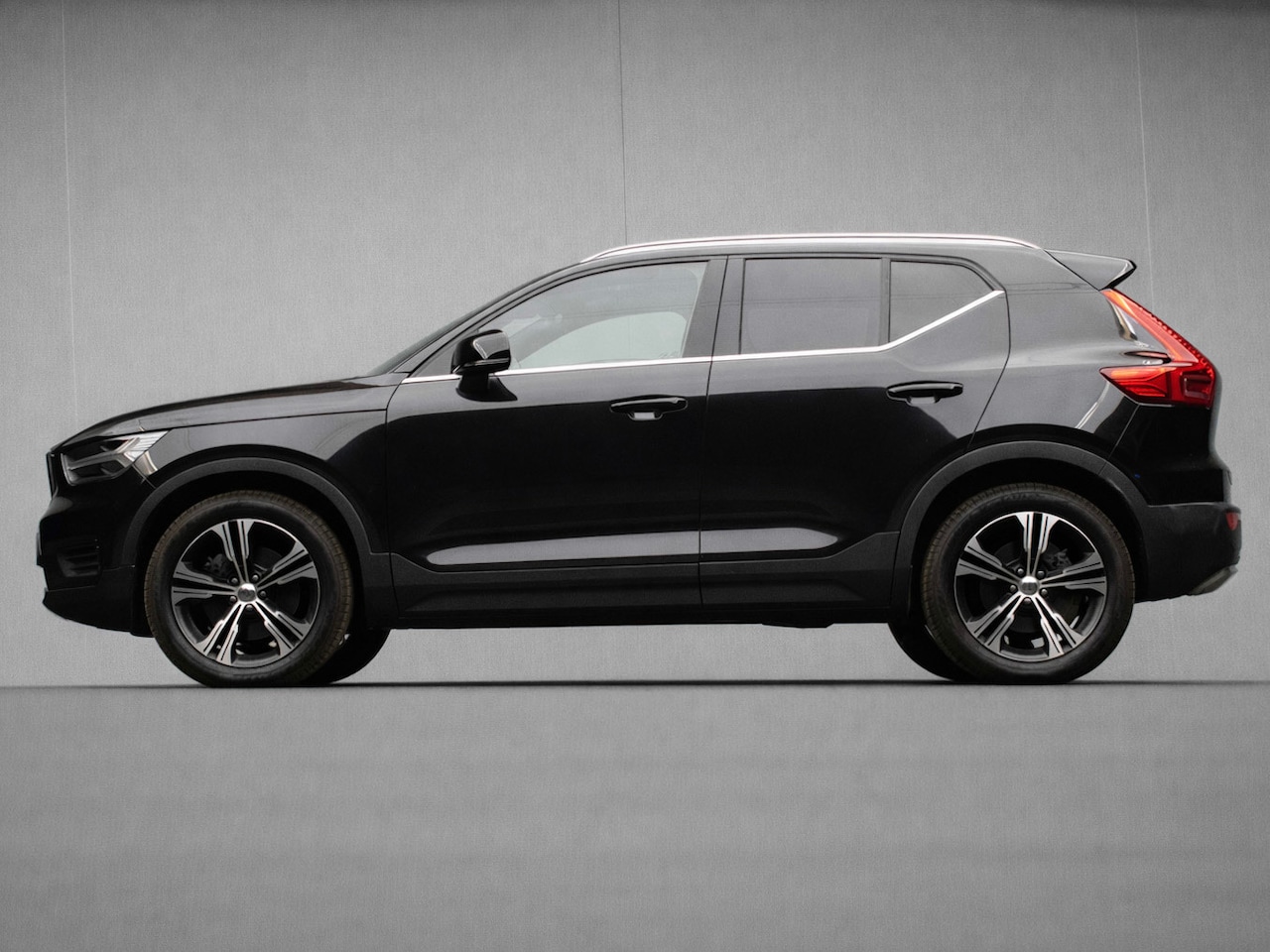 Volvo XC40 - 1.5 T4 Recharge Inscription Expression (APPLE CARPLAY,NAVI,LED,SPORTSTOELEN,PDC,LM VELGEN, - AutoWereld.nl