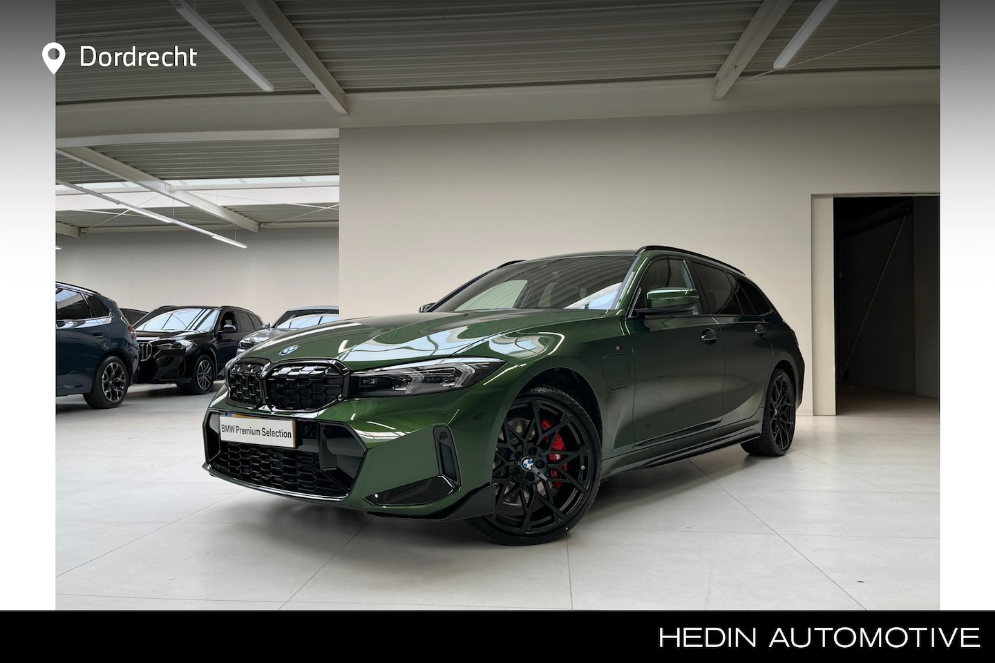 BMW 3-serie Touring - 330e M-Sport Pro| M-Performance Parts | 20" | Special Request | Panorama | Anglesey Green - AutoWereld.nl