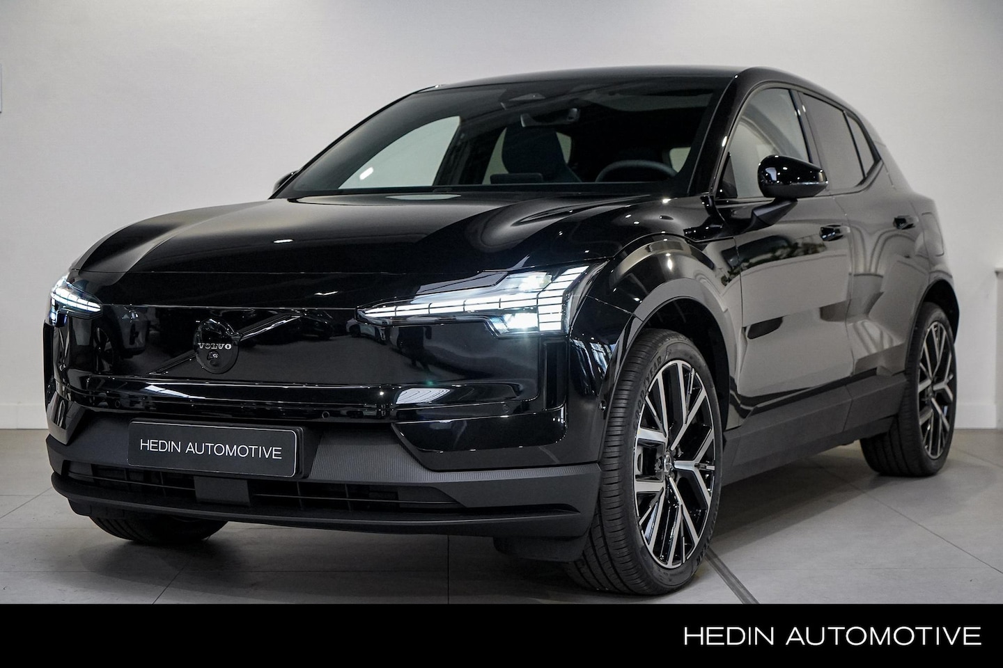 Volvo EX30 - Twin Motor Perf Ultra Black Ed Euro 428pk | Rondomzicht Camera | Harman/Kardon | Panoramad - AutoWereld.nl