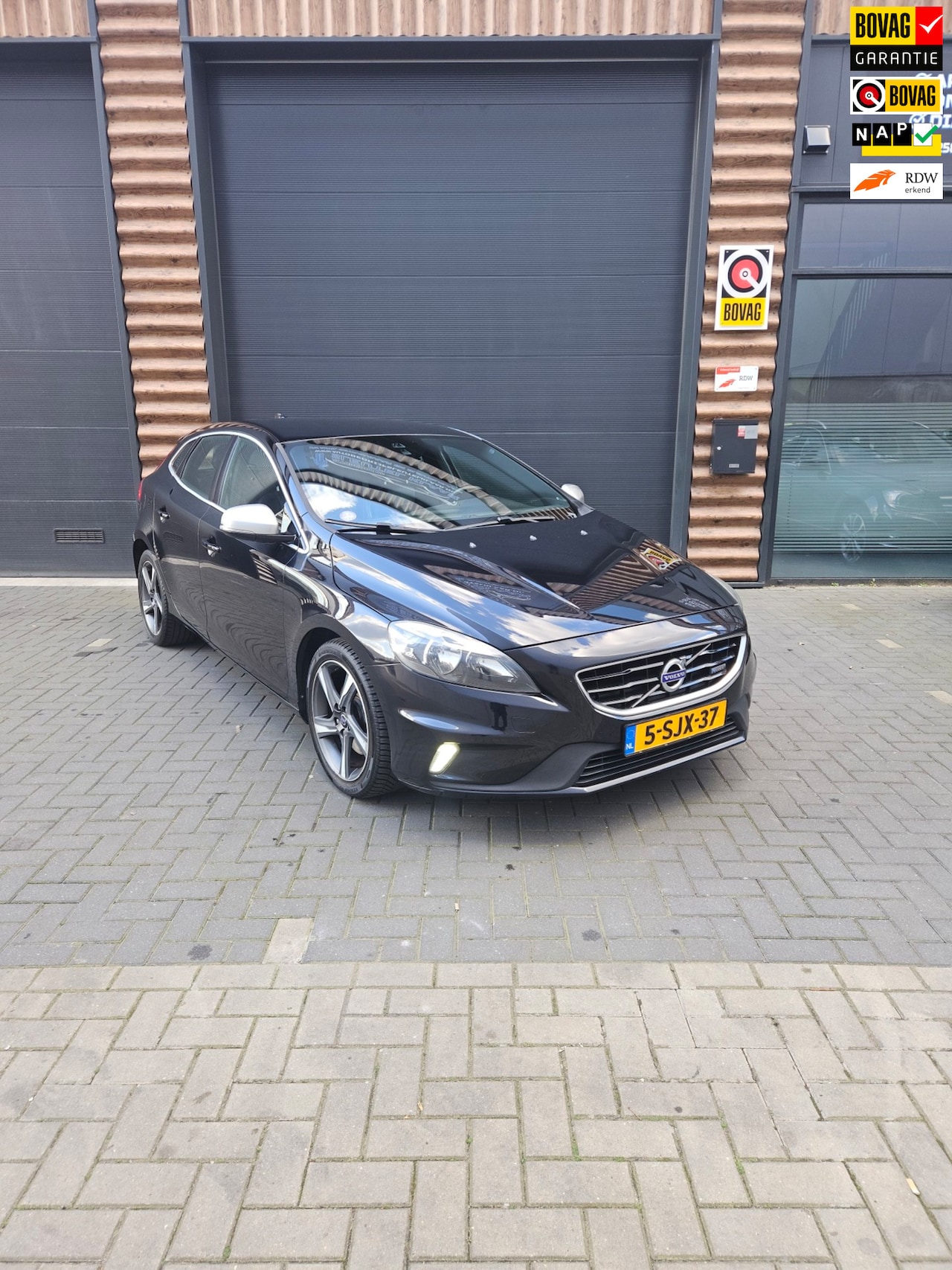 Volvo V40 - 1.6 T3 R-Design 1.6 T3 R-Design - AutoWereld.nl