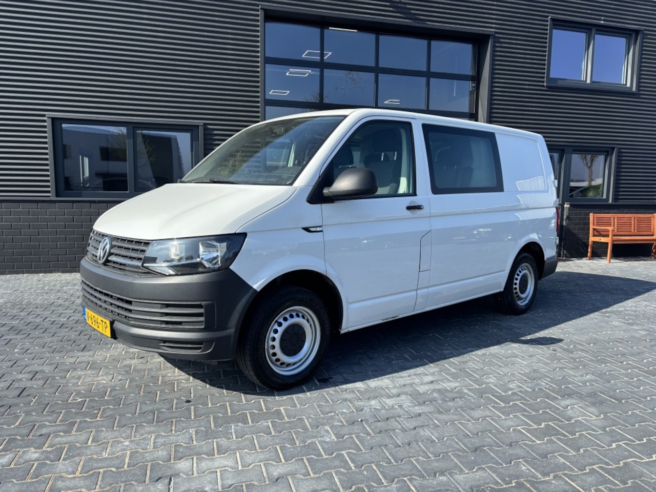 Volkswagen Transporter - 2.0 TDI L1H1 Ec.Bus. - AutoWereld.nl