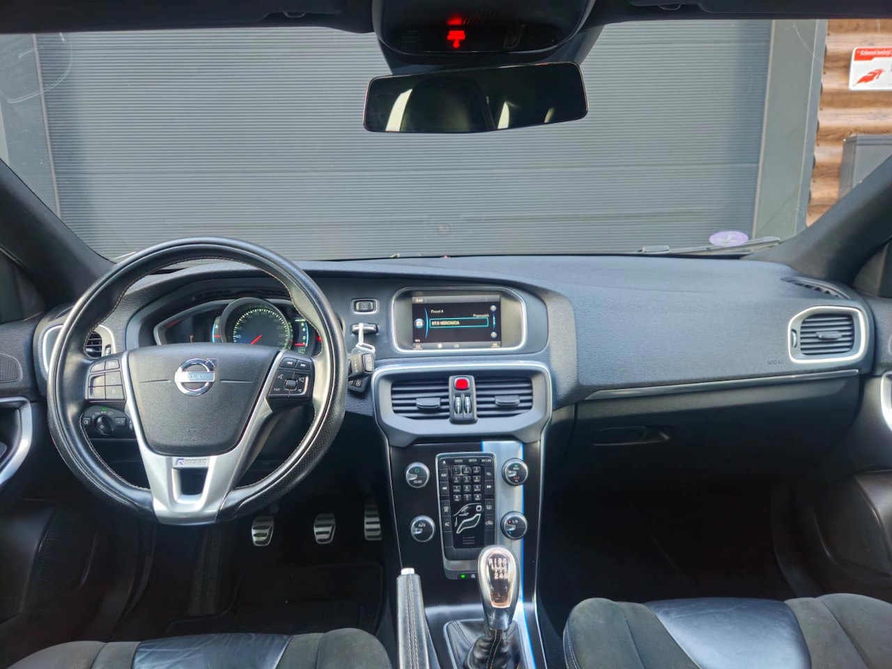 Volvo V40 - 1.6 T3 R-Design 1.6 T3 R-Design - AutoWereld.nl