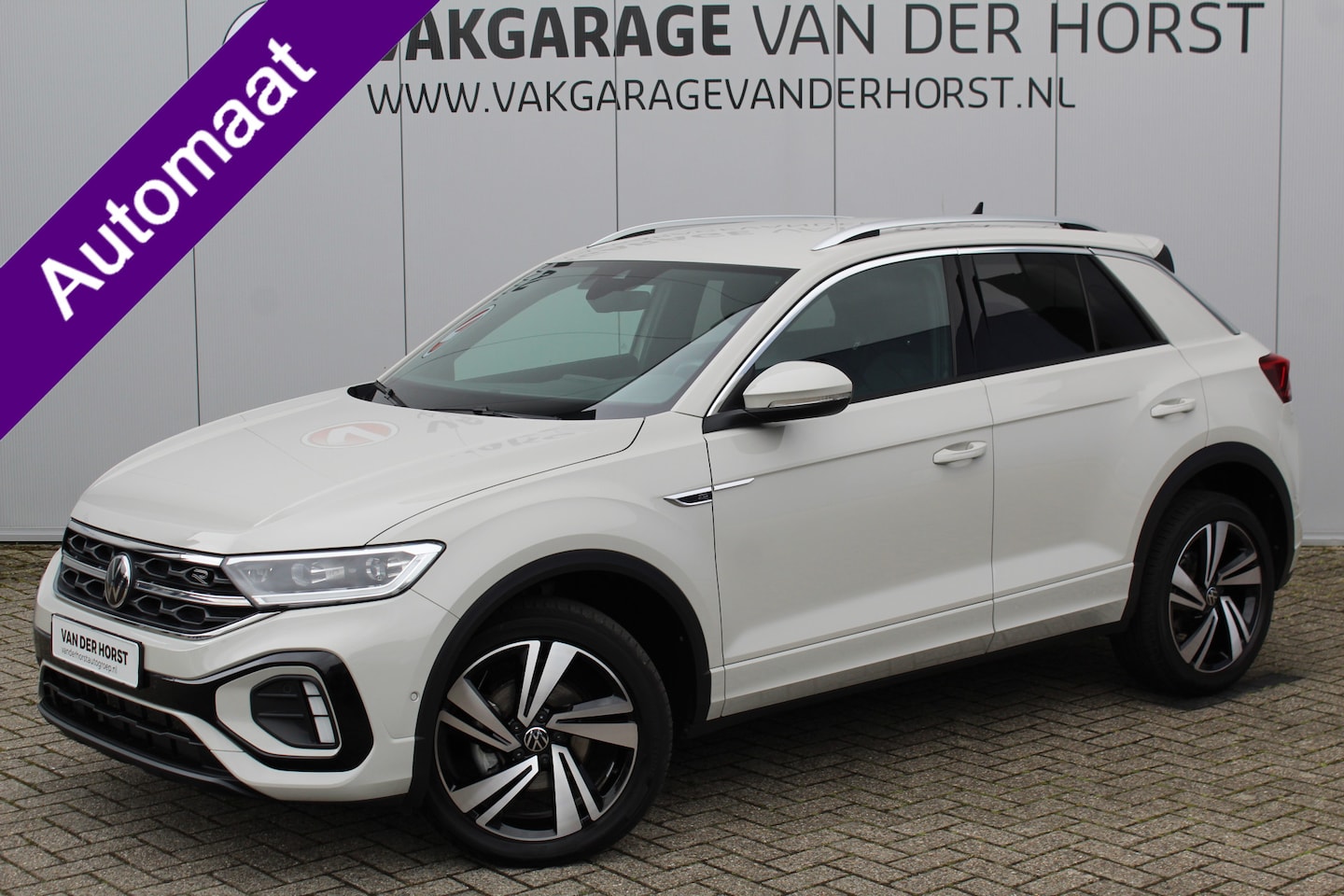 Volkswagen T-Roc - 1.5-150pk R-Line Edition DSG-AUTOMAAT ! Gun u het comfort van een automaat ! Slechts 15.00 - AutoWereld.nl