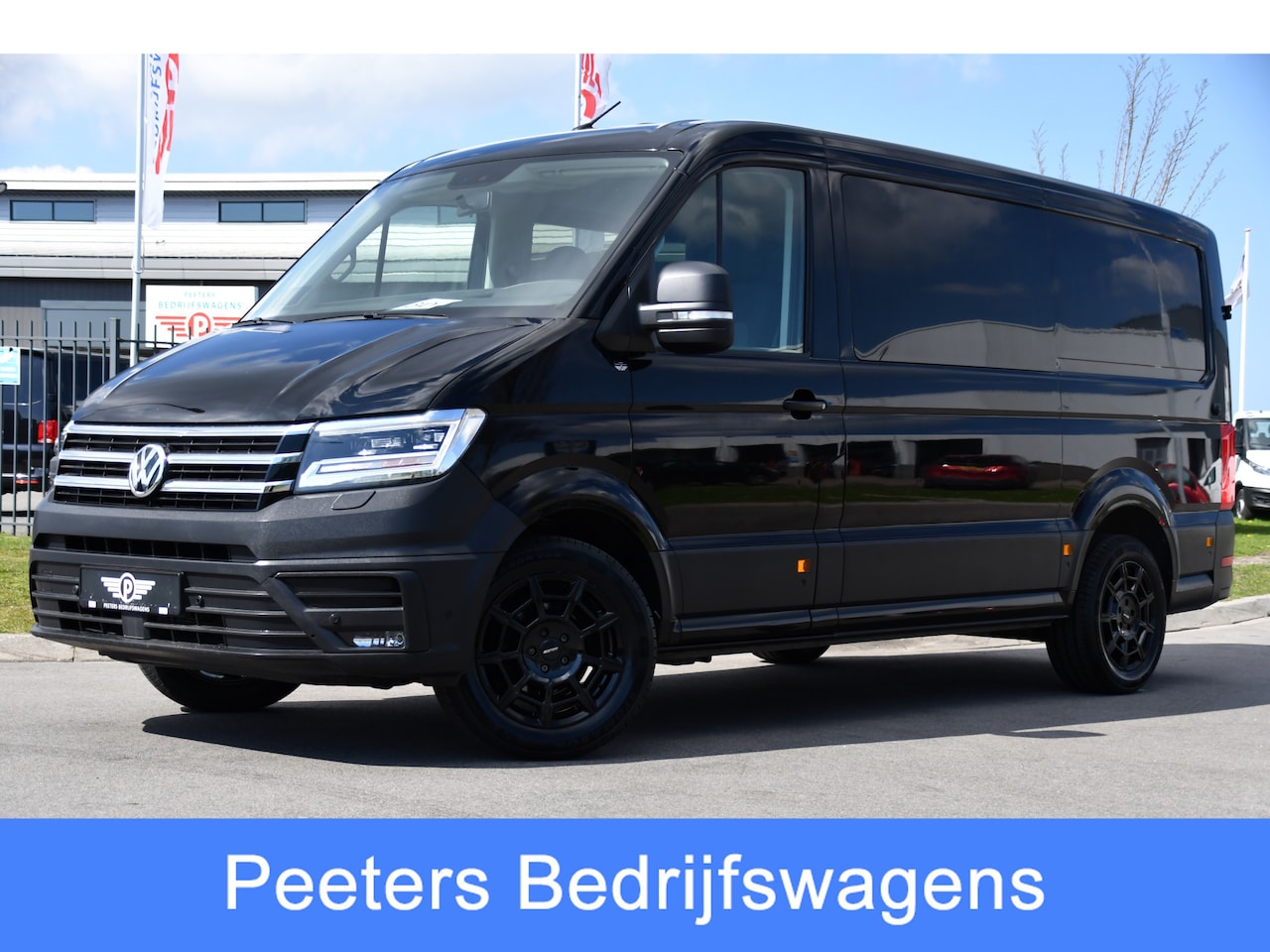 Volkswagen Crafter - 35 2.0 TDI L3H2 DC Highline Black Edition Adaptieve Cruise, Camera, Carplay, LED, Automaat - AutoWereld.nl