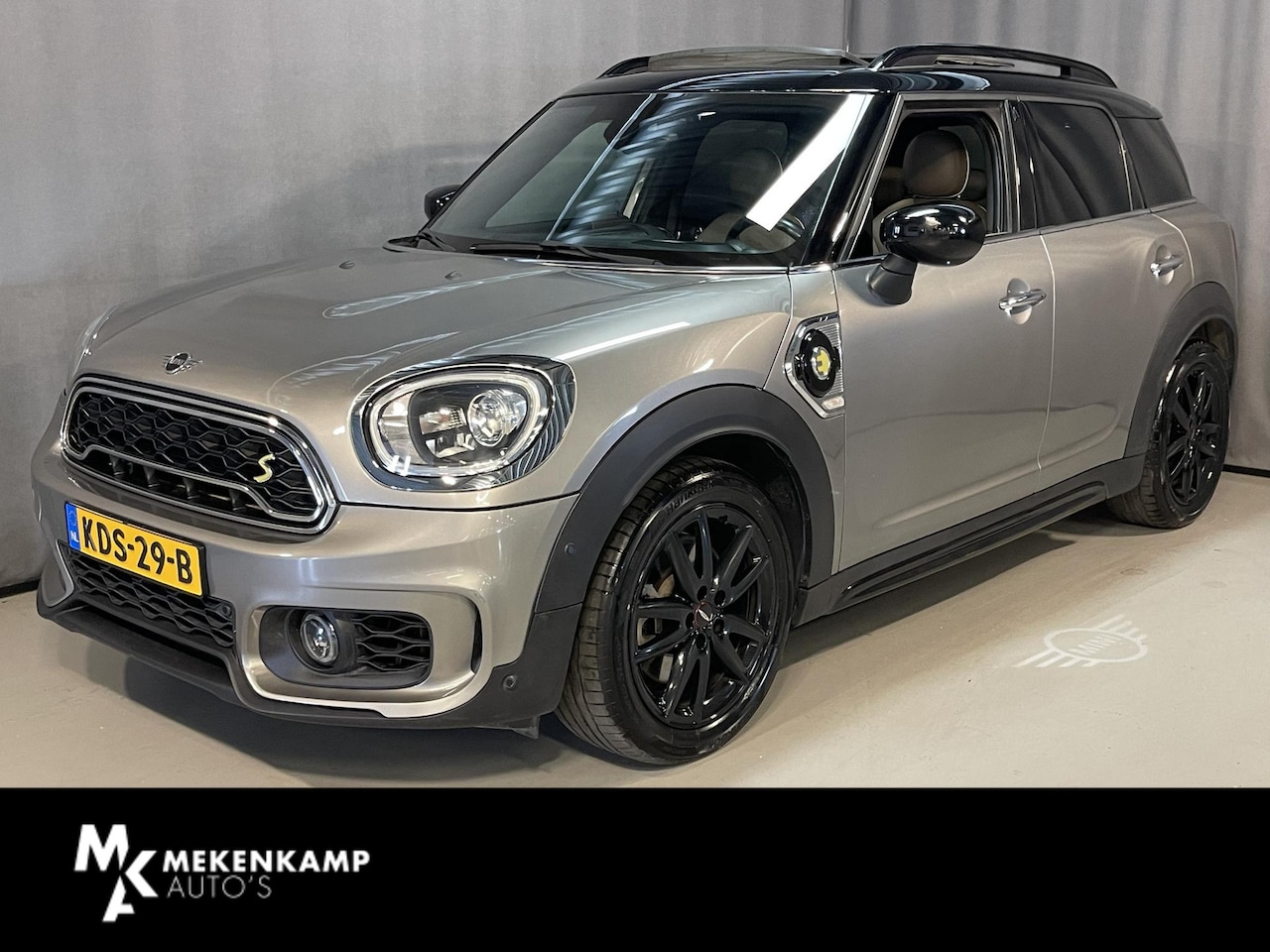 MINI Countryman - Mini 1.5 Cooper S E ALL4 John Cooper Works 18"/Panoramadak/Adaptieve cruise/Leder + memory - AutoWereld.nl