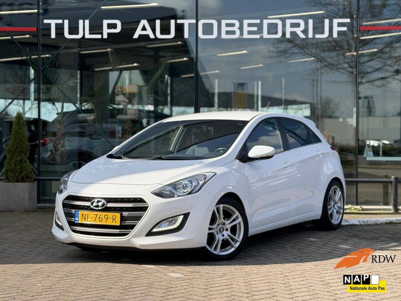 Hyundai i30 - 1.6 GDi GO! Airco Clima Nav Camera NLauto NAP - AutoWereld.nl