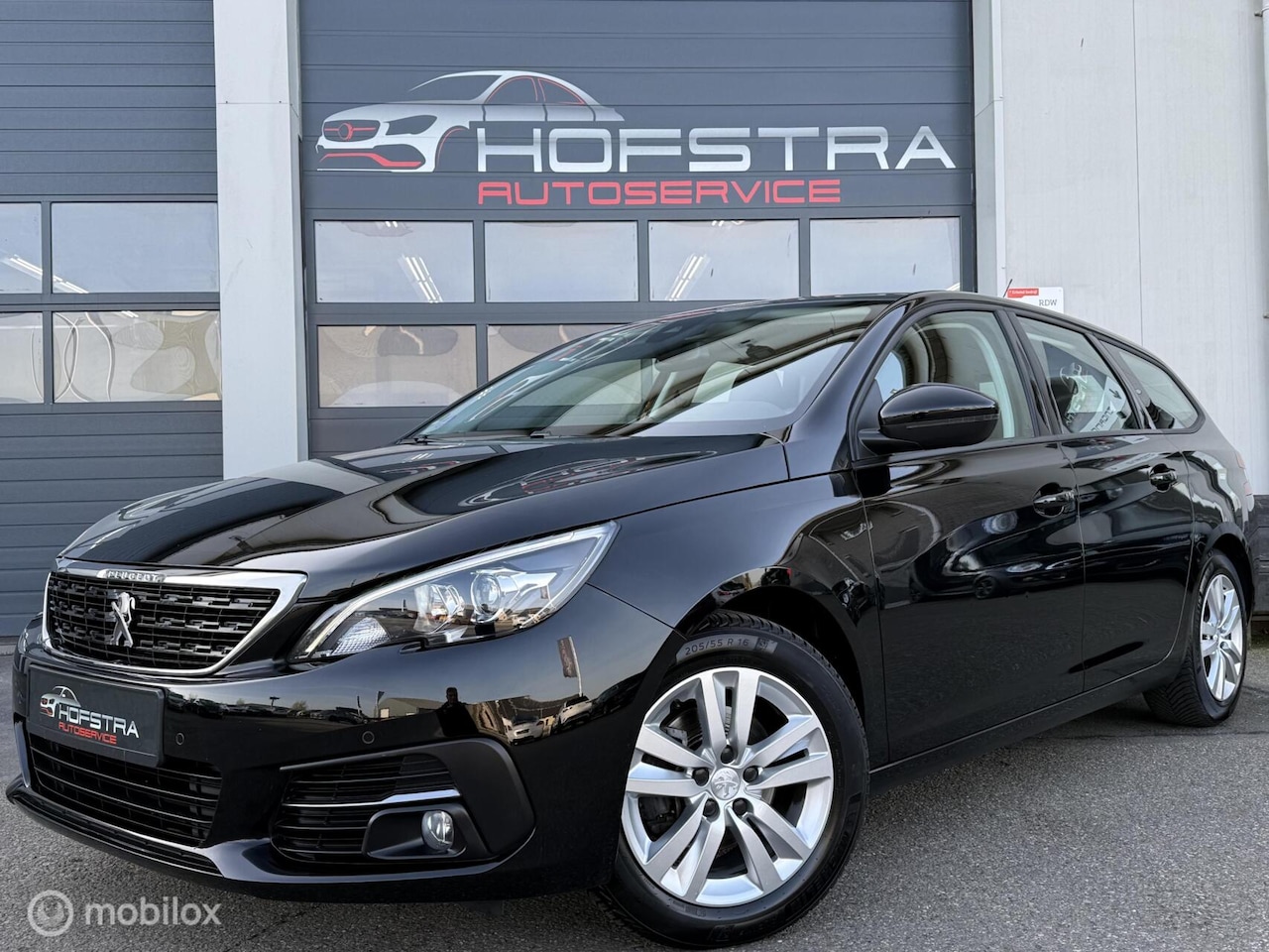 Peugeot 308 SW - 1.2 PureTech Virtual-Cockpit CarPlay Trekhk - AutoWereld.nl