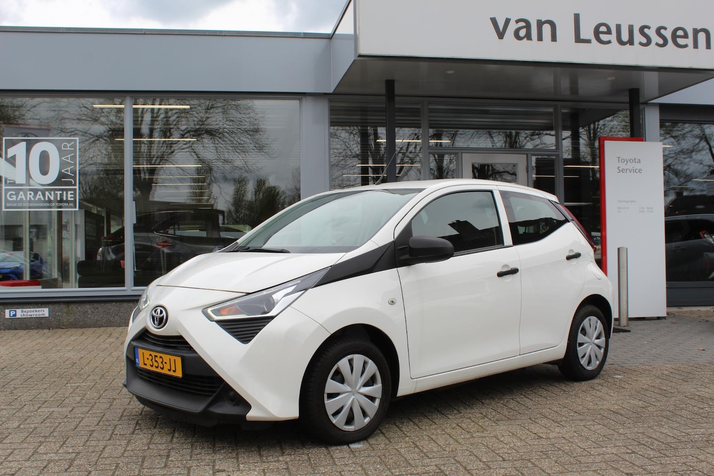 Toyota Aygo - FUN 5-DEURS 4-S BANDEN AIRCO EL-RAMEN BLUETOOTH CENTR. PORTIER VERGR. MET AFSTANDSBEDIENIN - AutoWereld.nl