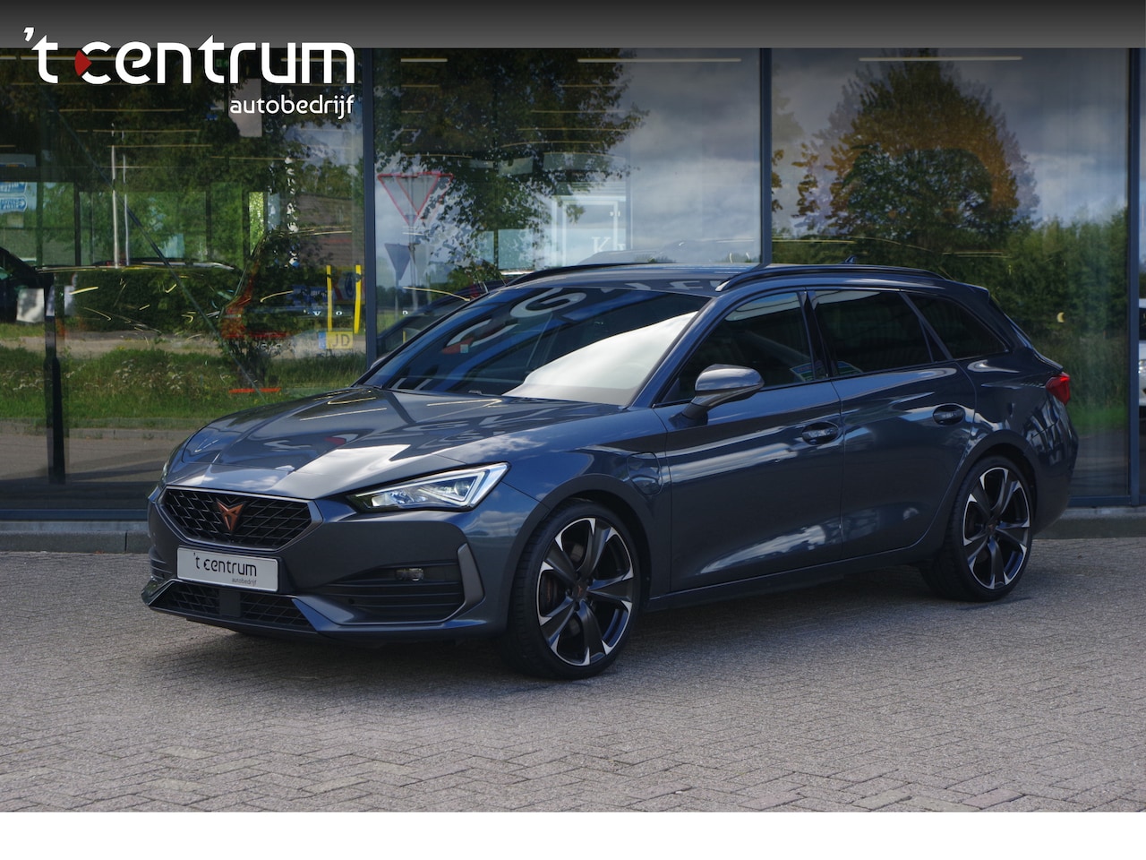 CUPRA Leon Sportstourer - 1.4 e-Hybrid VZ Business 245 PK PHEV, Kuipstoelen, Climate Control, Stuurverwarming - AutoWereld.nl