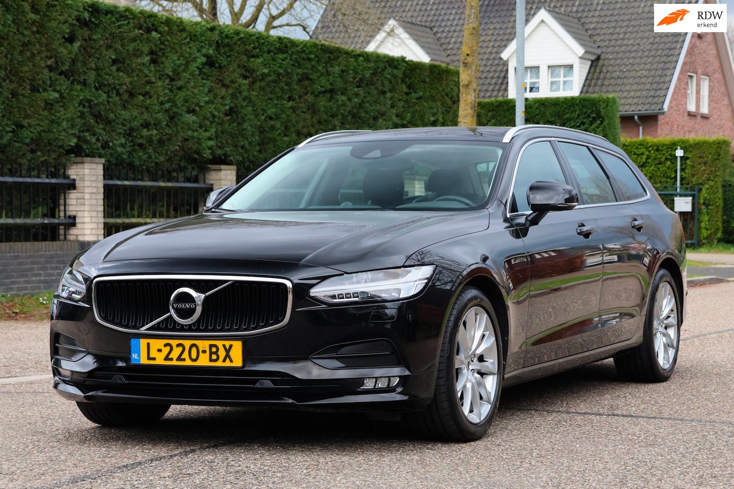 Volvo V90 - 2.0 T5 Inscription | NAVI | B&W | CLIMA | CRUISE | LEDER | TREKHAAK | MOOIE DEALER ONDERHO - AutoWereld.nl