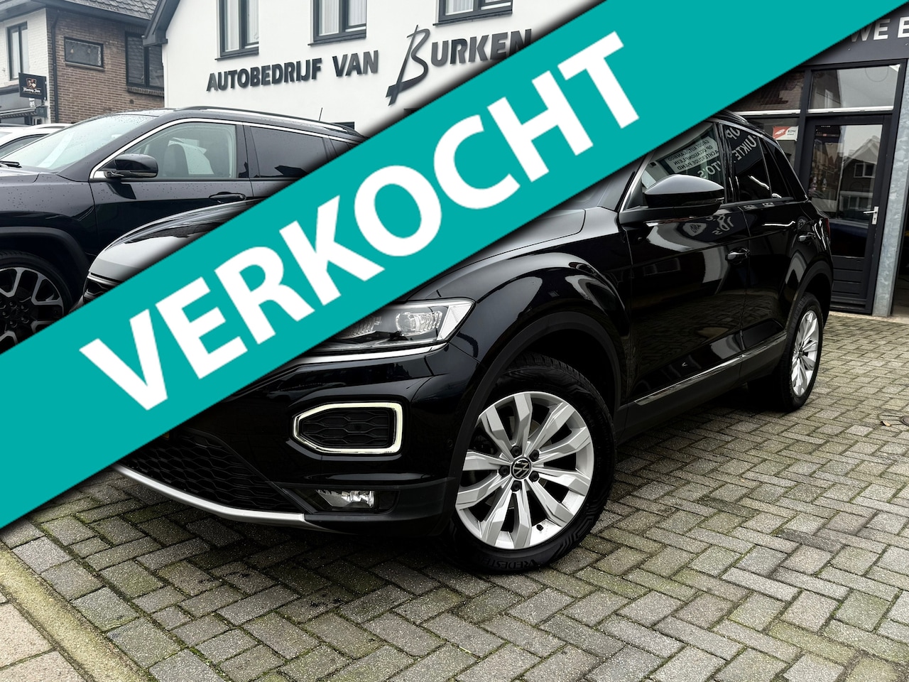Volkswagen T-Roc - 1.5 TSI Sport 1.5 TSI Sport,Panoramadak,Trekhaak,Apple Carplay/Android,L.M.Velgen - AutoWereld.nl