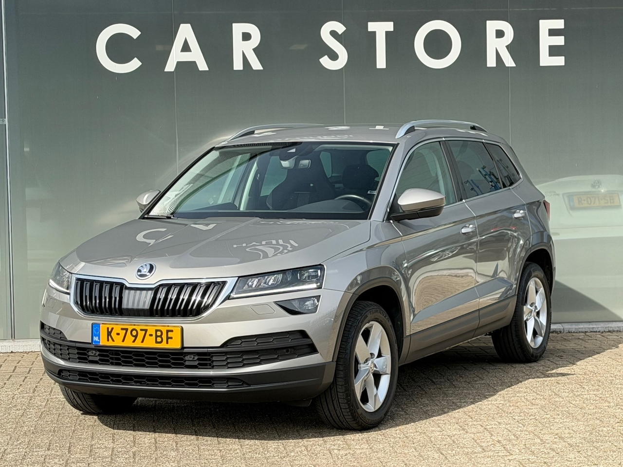 Skoda Karoq - 1.5 TSI DSG 150PK Camera LED PDC Stoelverwarming Trekhaak - AutoWereld.nl