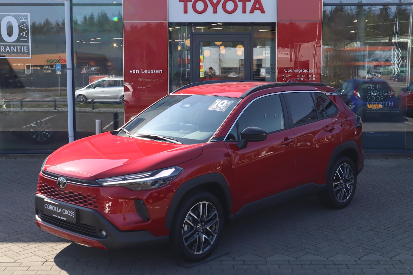Toyota Corolla Cross - HYBRID 140 DYNAMIC NIEUW! ANDROID/APPLE STOEL/STUURVERW. DODEHOEK P-SENSOREN CAMERA - AutoWereld.nl