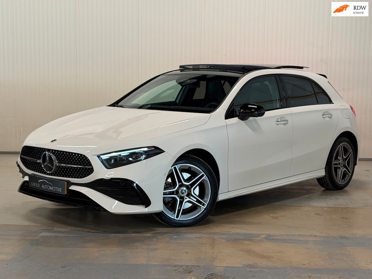 Mercedes-Benz A-klasse - 250 e Star Edition AMG Line Plus | PANO | HUD | 360 CAMERA | TREKHAAK | VOL OPTIES! - AutoWereld.nl