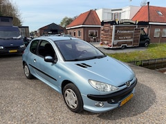 Peugeot 206 - 1.4 XR mooie nette auto en zuinig