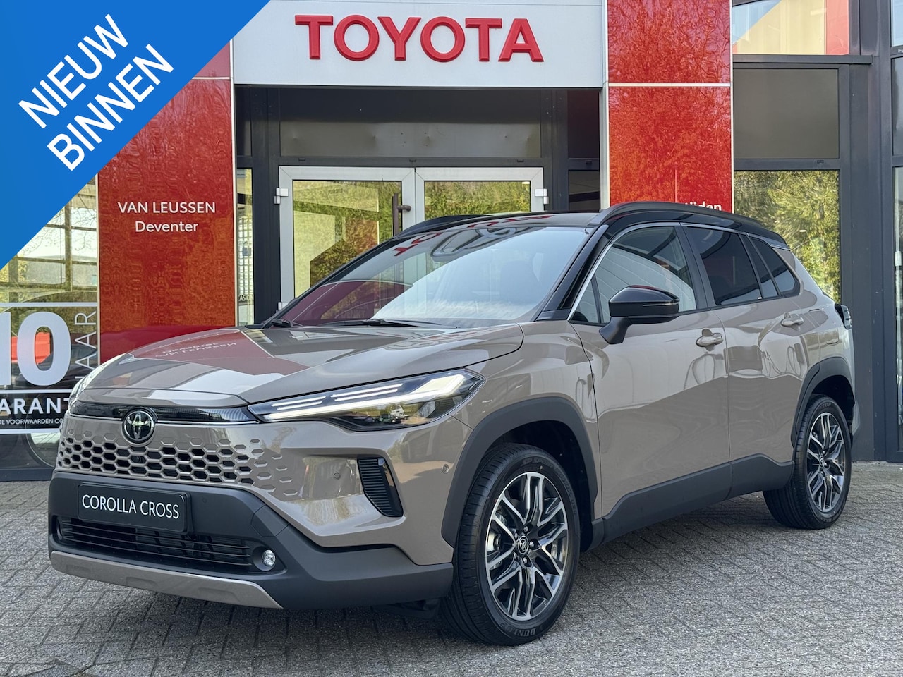 Toyota Corolla Cross - Hybrid 180 Executive NIEUW UIT VOORRAAD LEVERBAAR!! - AutoWereld.nl