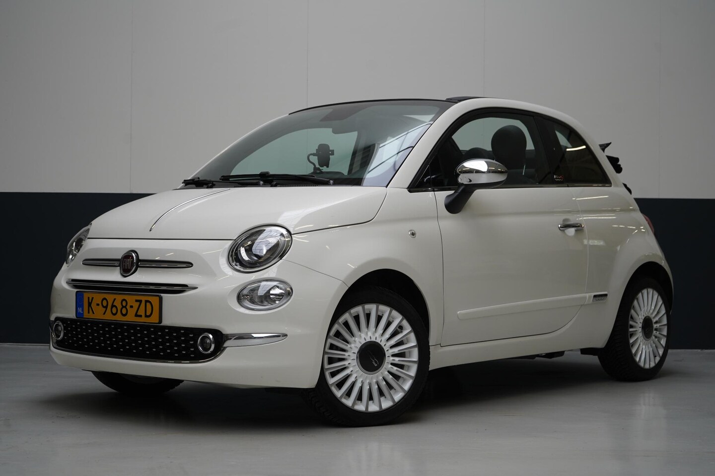 Fiat 500 C - 1.0 Hybrid Star | Navigatie | Apple Carplay | Climate control | Parkeersensoren | Half led - AutoWereld.nl